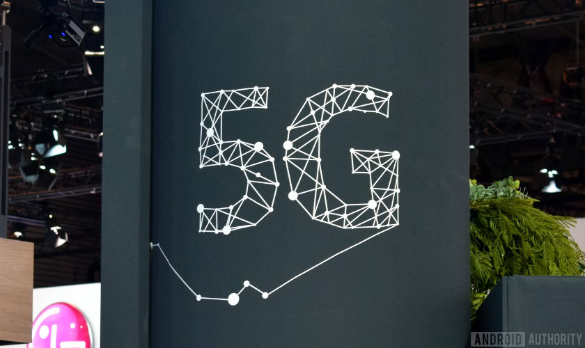 A 5G logo.