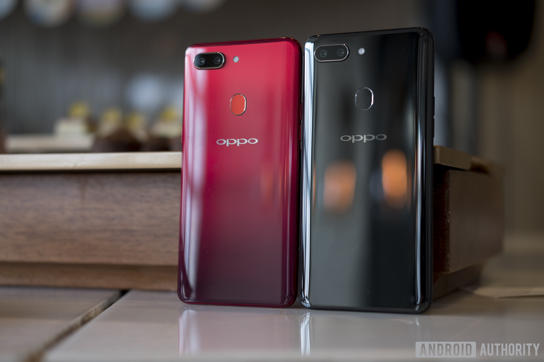 OPPO R15 Pro red and black versions