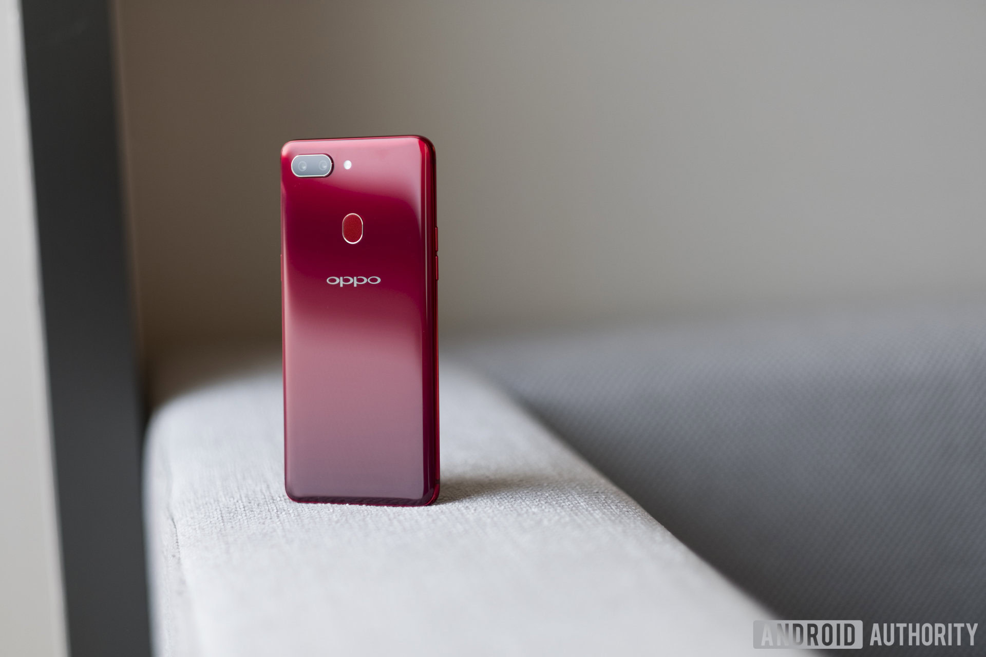 OPPO R15 Pro red design