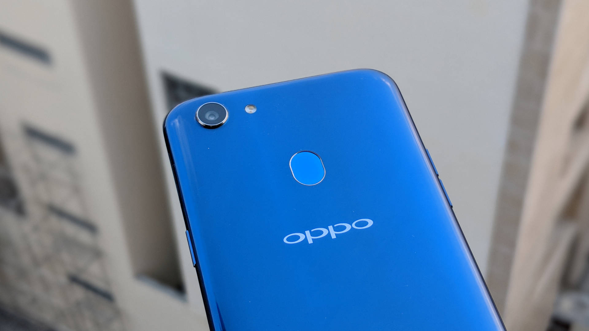 OPPO F5 back side blue 