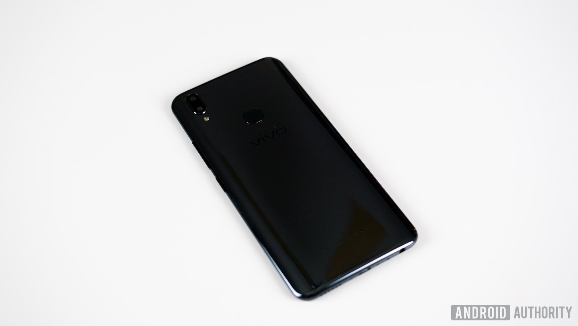 vivo V9 on white background