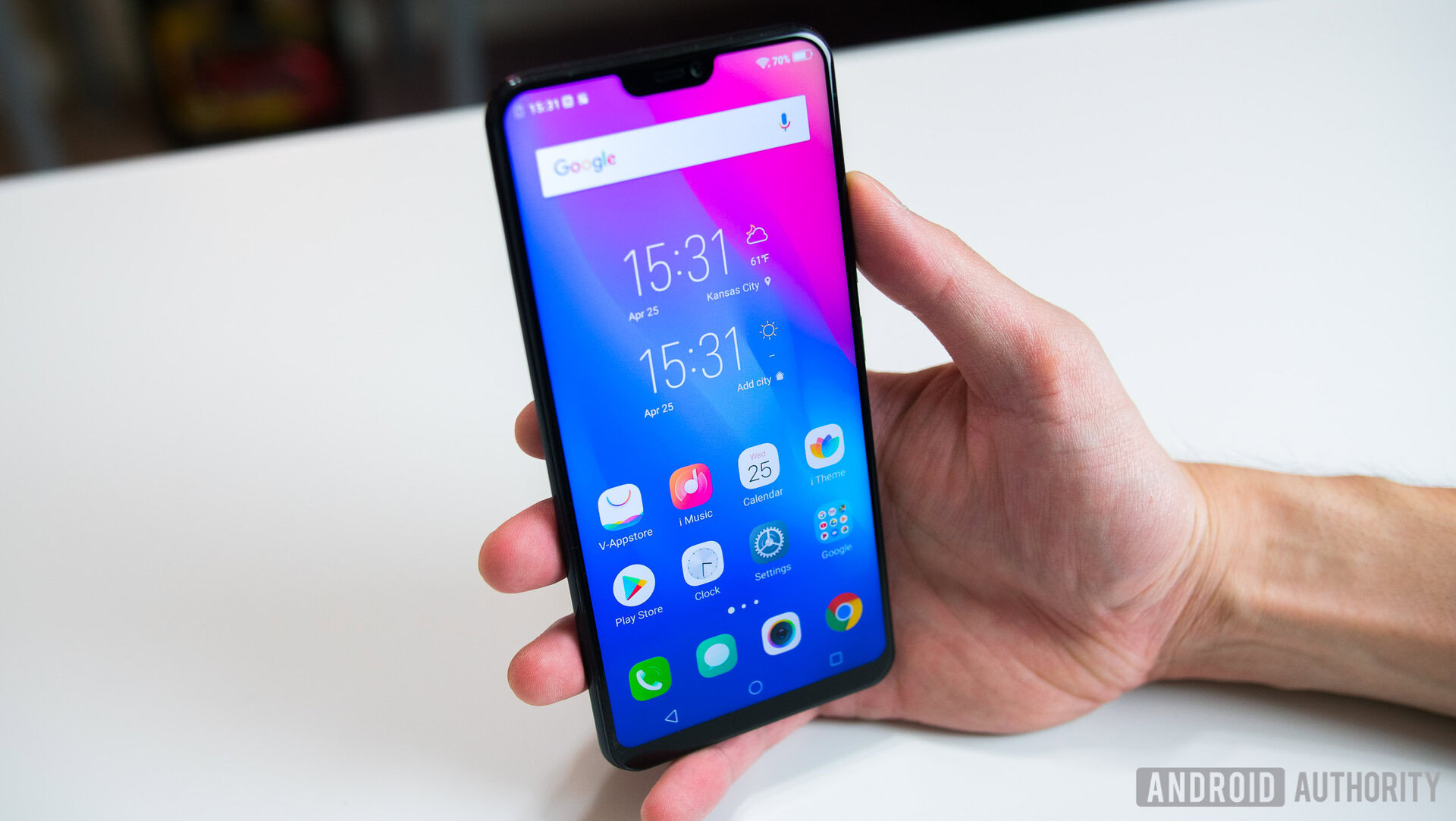 vivo V9 held in hand