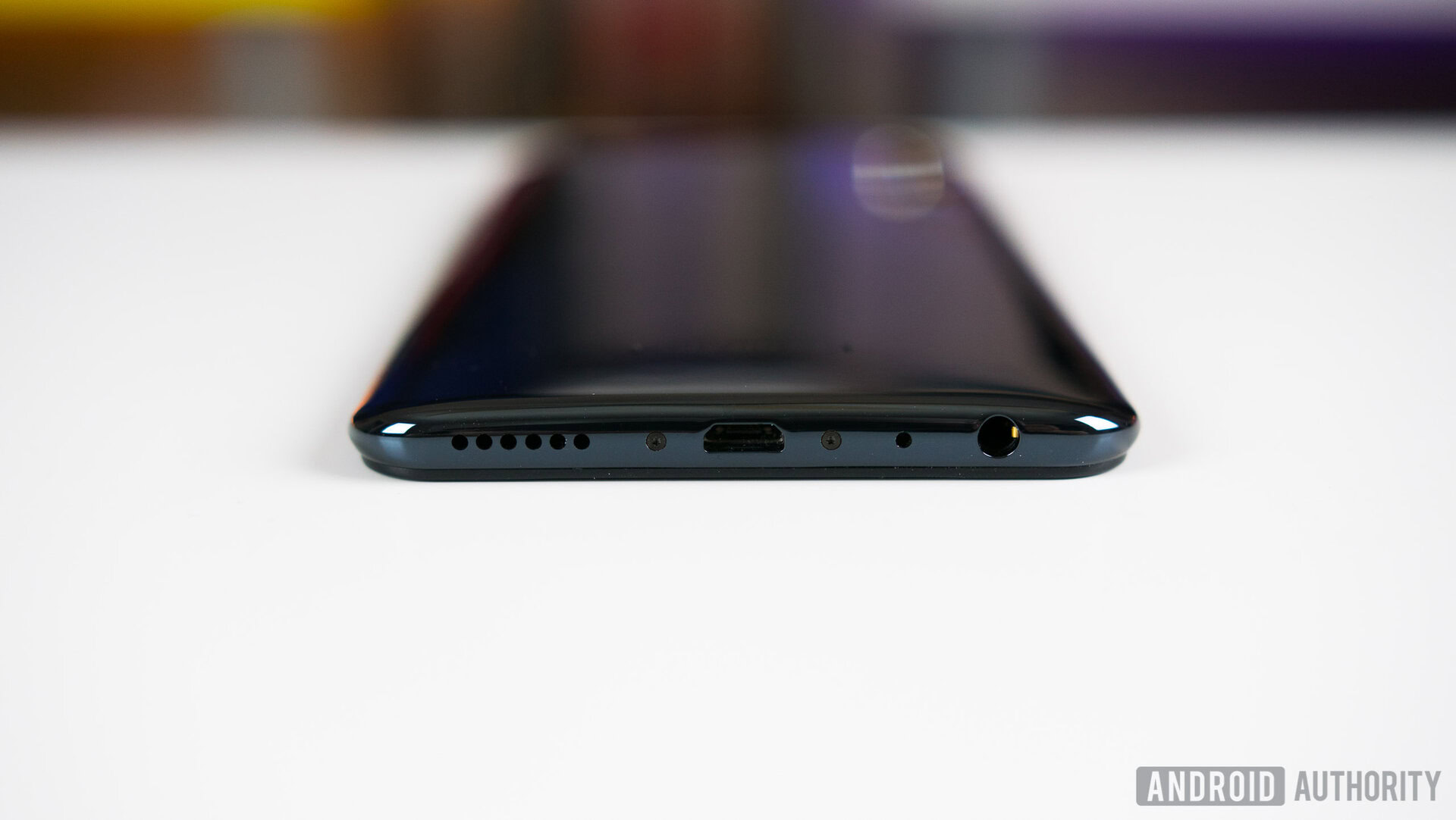 vivo V9 headphone and charging jack