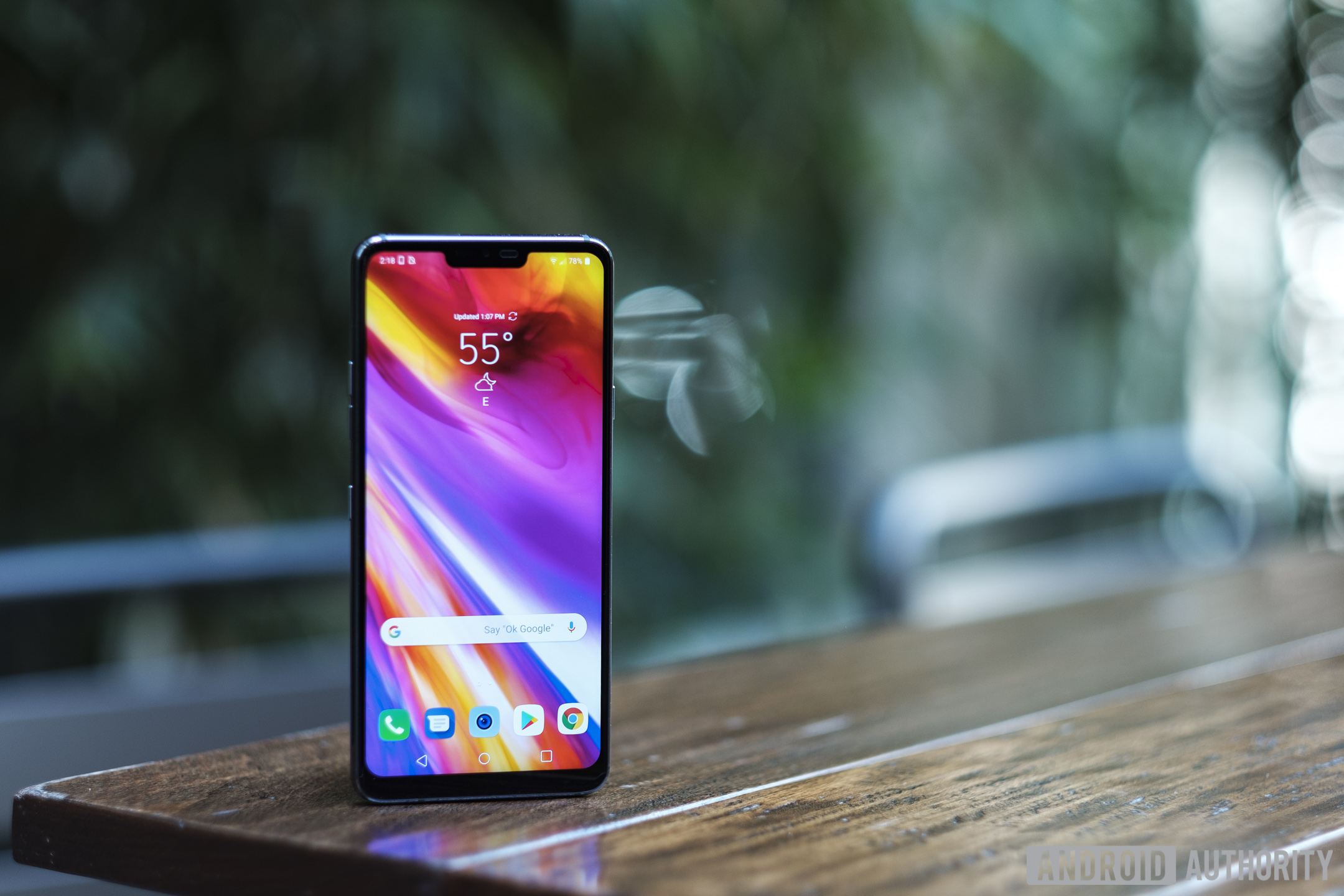 LG G7 ThinQ home screen on table