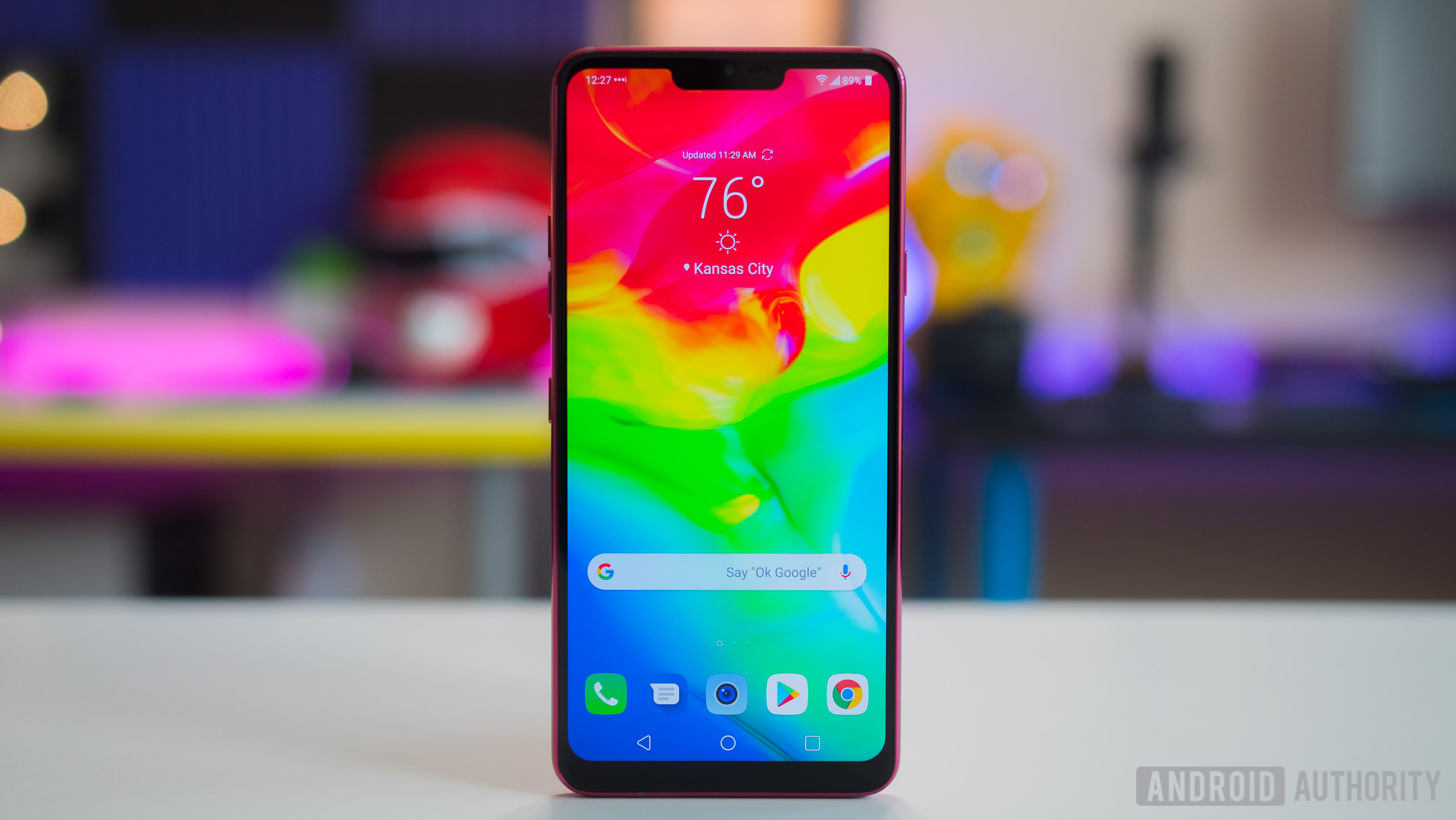 The front of the lg g7.