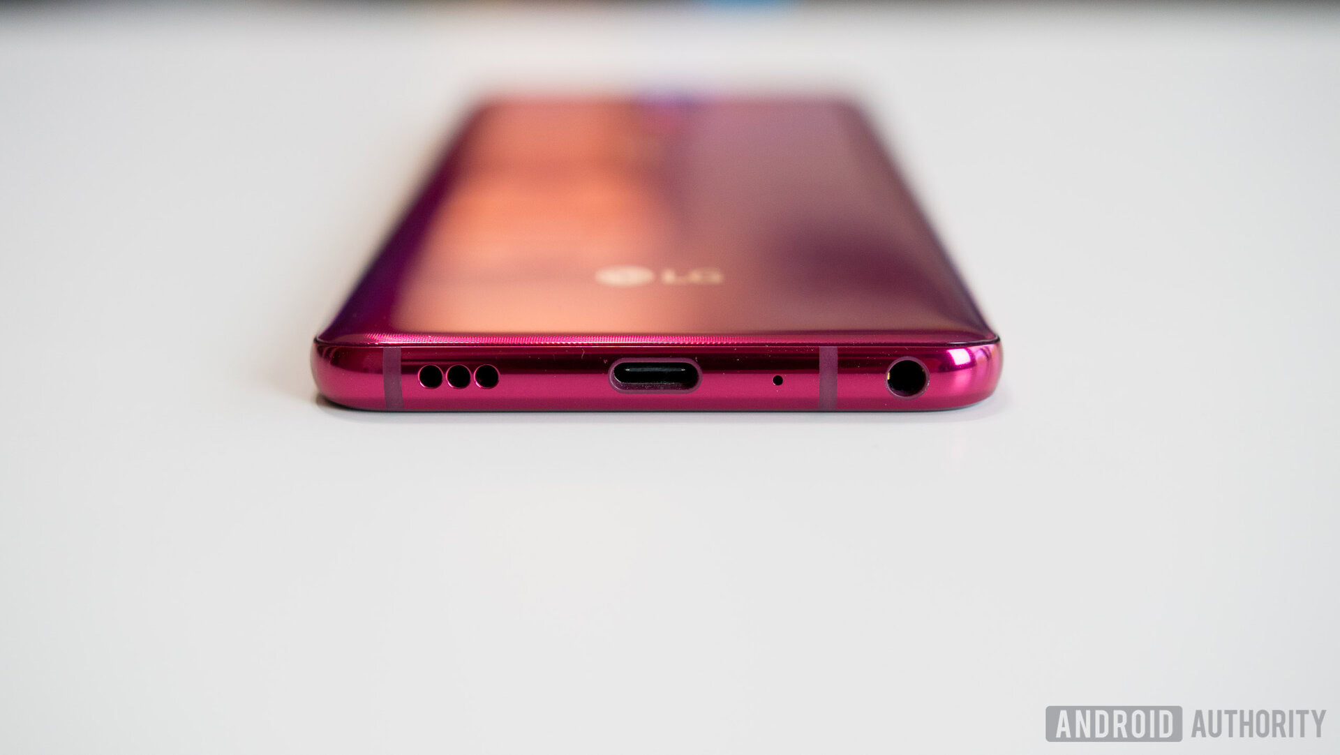 LG G7 ThinQ headphone jack, USB Type-C port and speaker