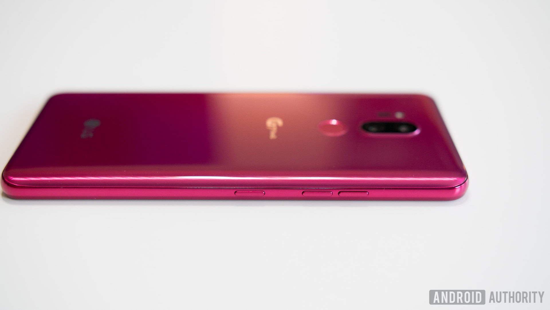 LG G7 ThinQ buttons right side frame