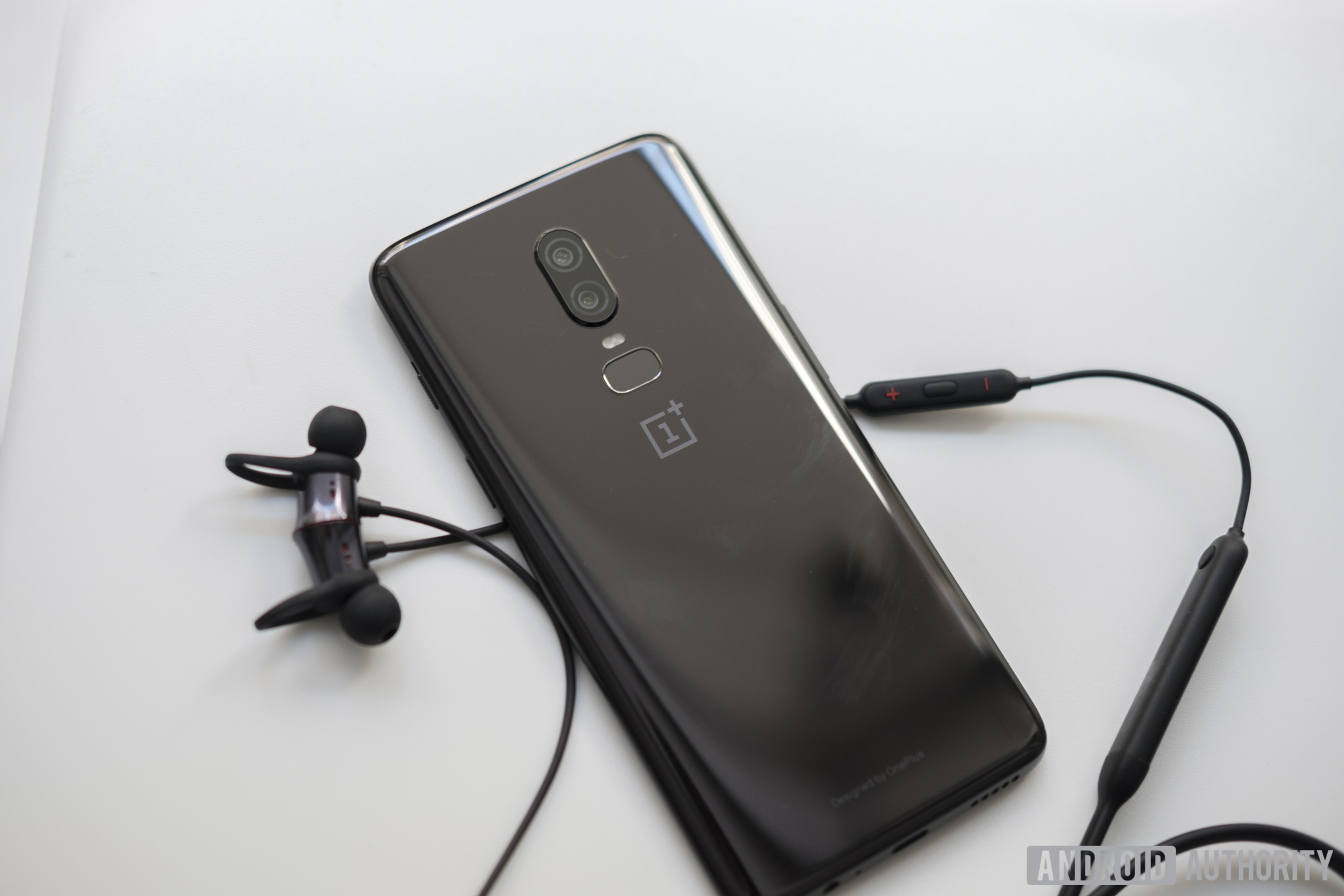 OnePlus 6 colors: Hands-on with midnight black, mirror black, and 