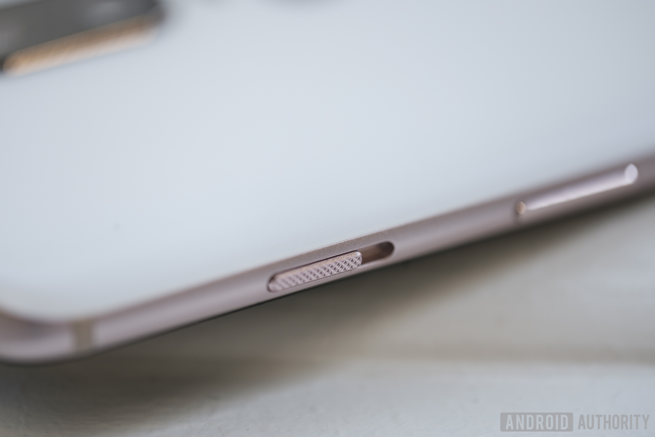OnePlus 6 screen side thin bezel 