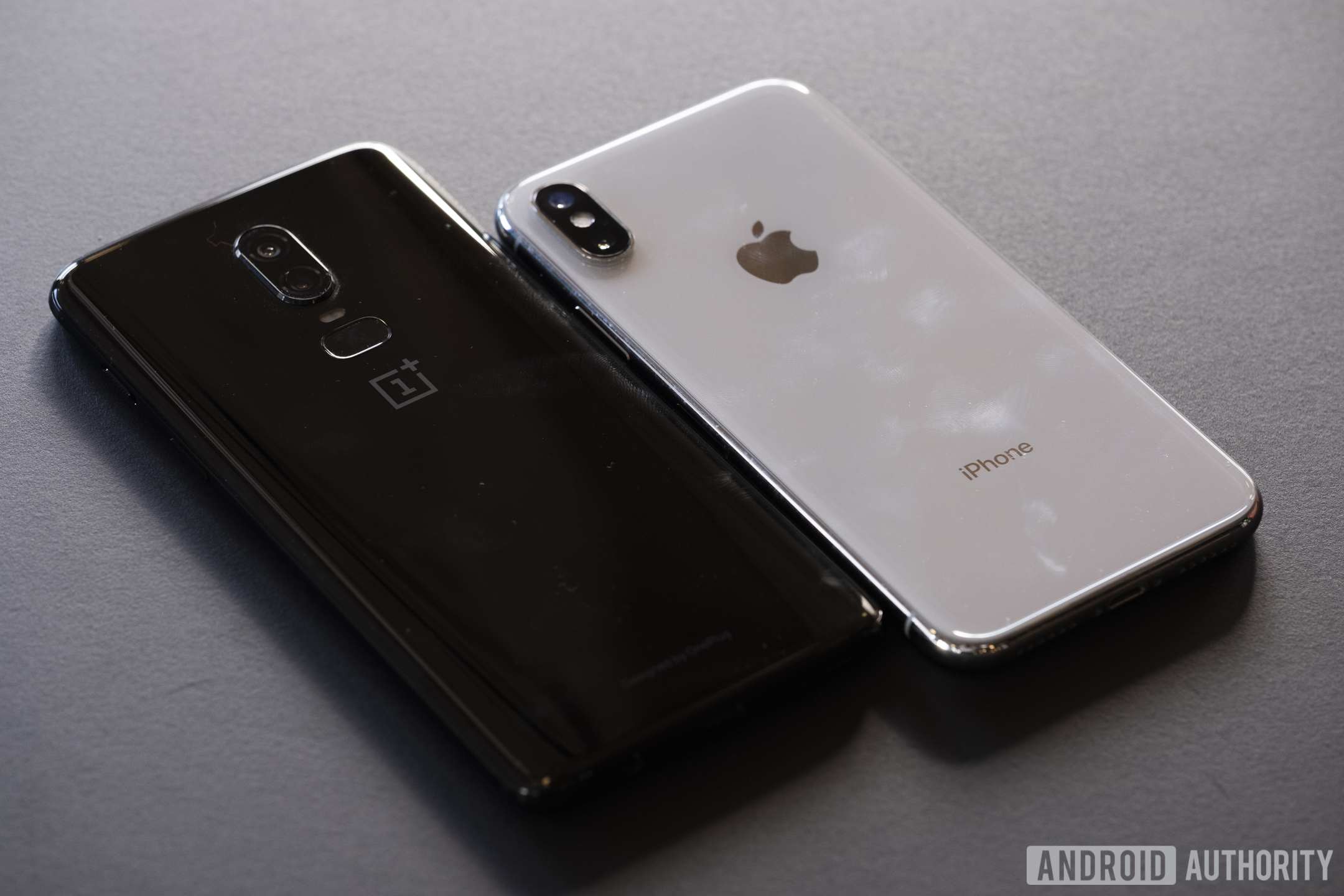 iPhone X and OnePlus 6 side by side