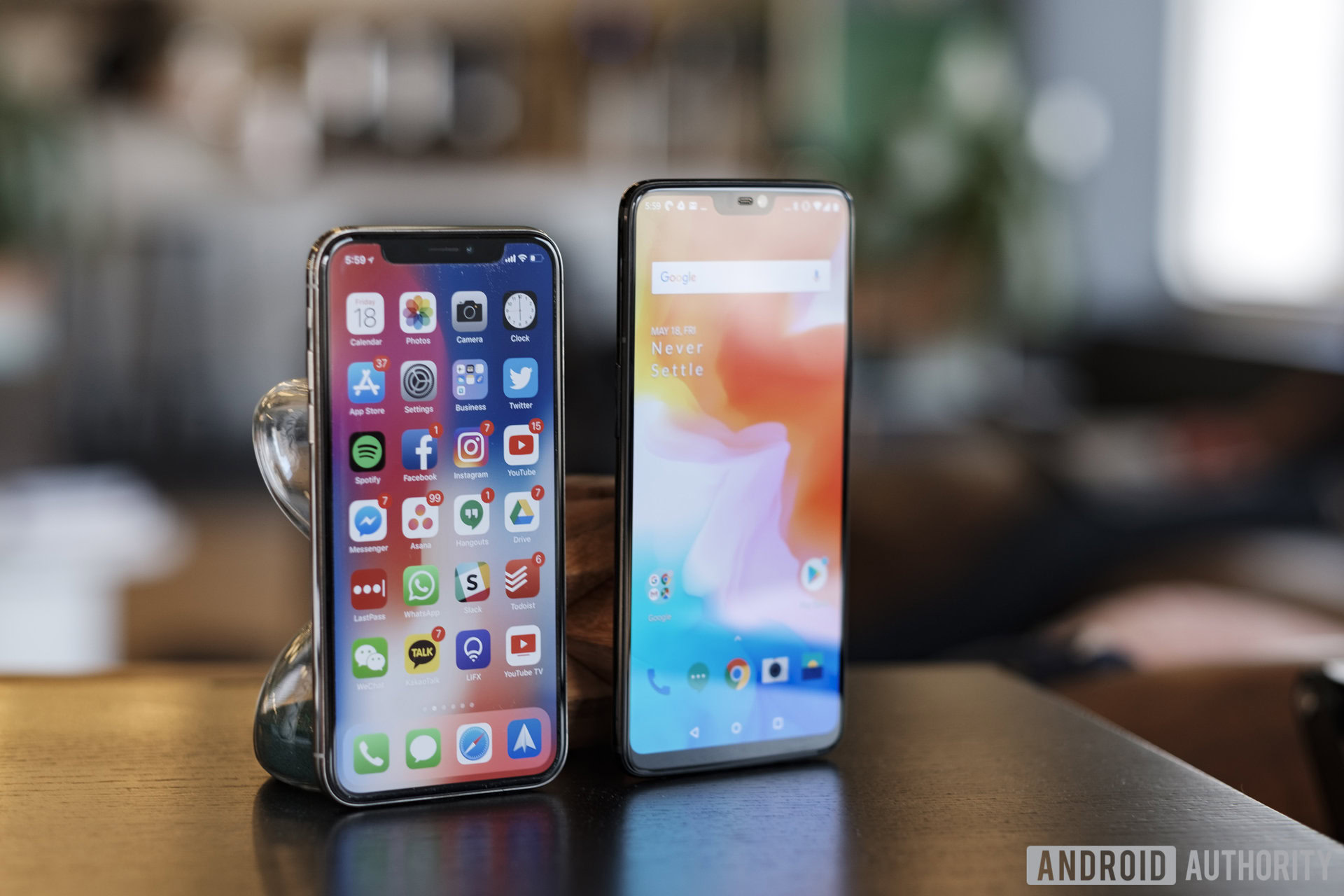 iPhone X display vs OnePlus 6 display