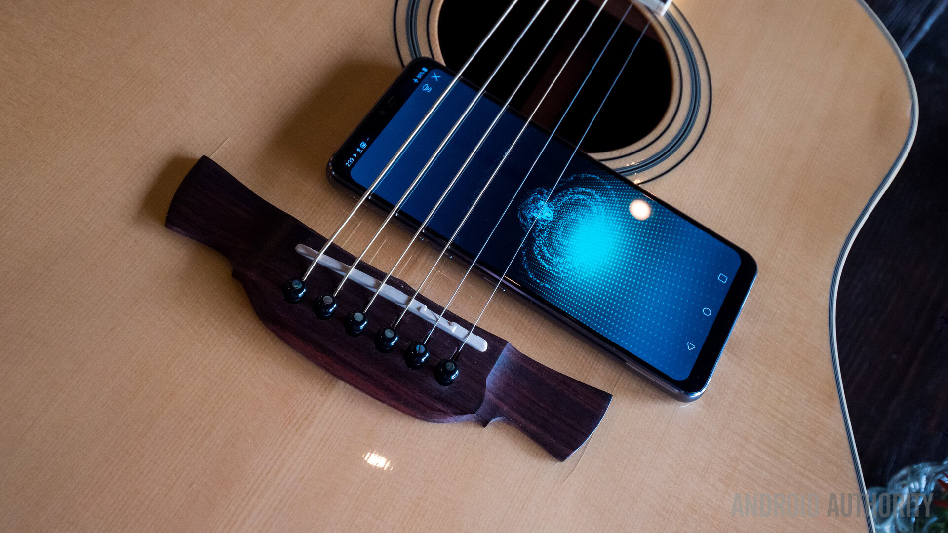 Lg G7 ThinQ on guitar