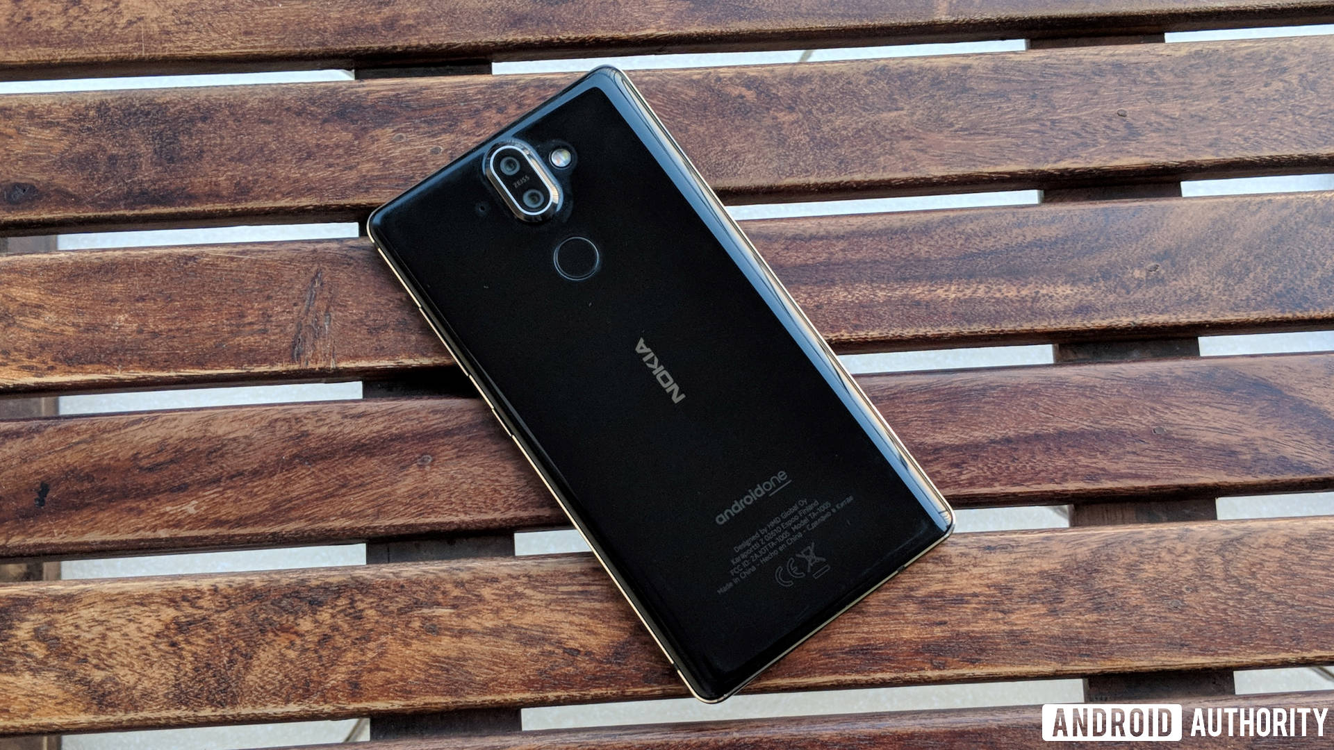 Nokia 8 Sirocco review - camera, finger scanner and logo