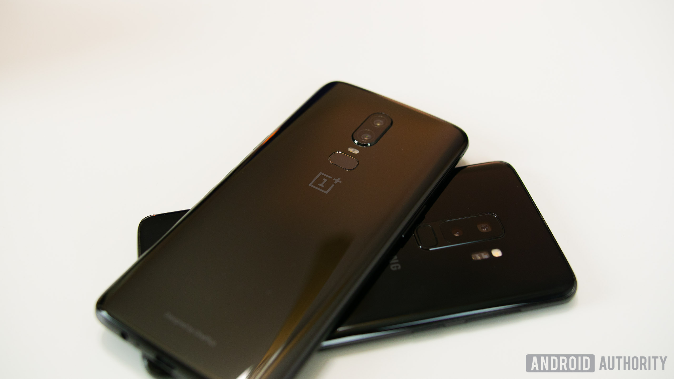 OnePlus 6 on top of Samsung Galaxy S9