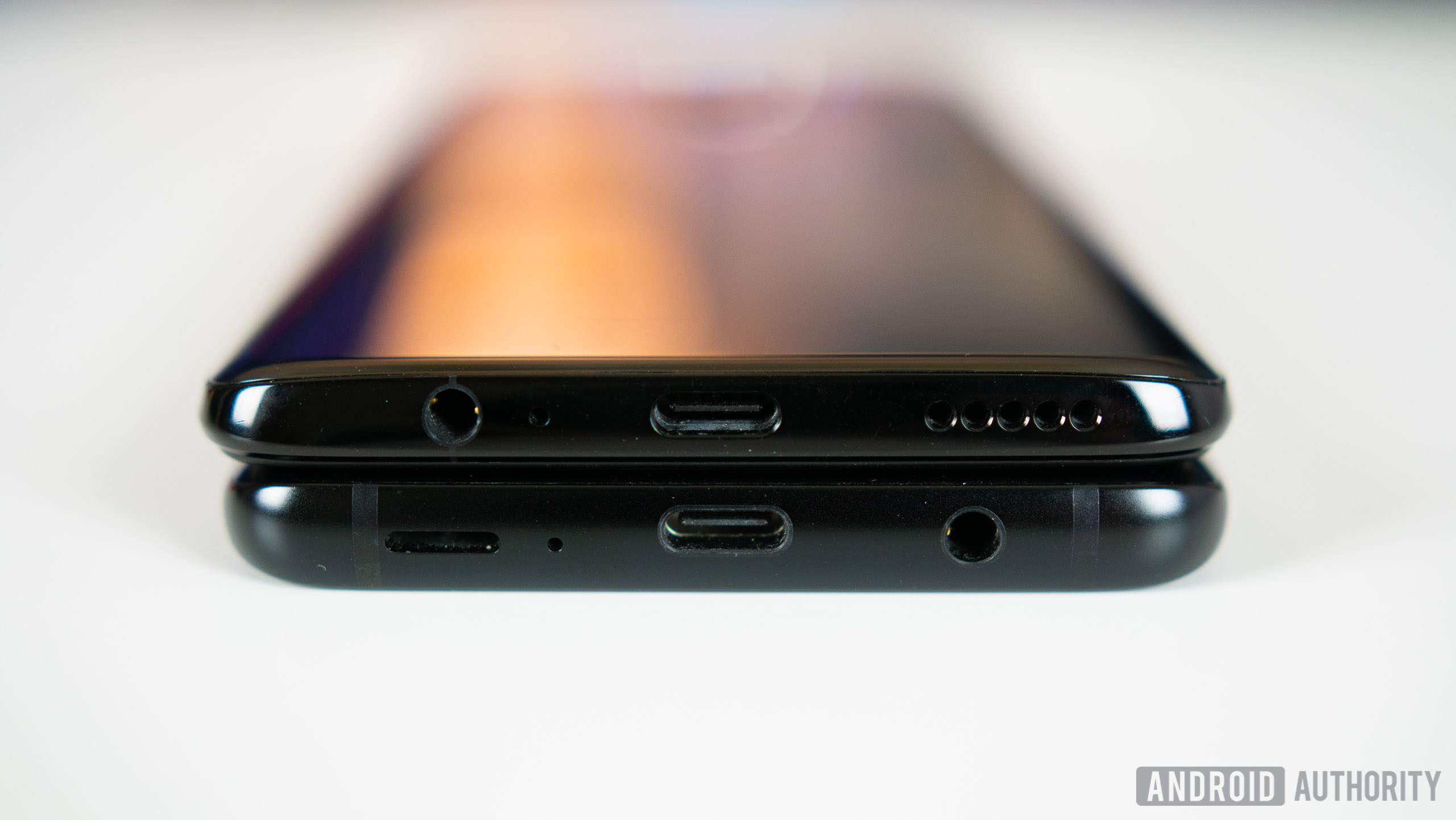 OnePlus 6 vs Samsung Galaxy S9 ports