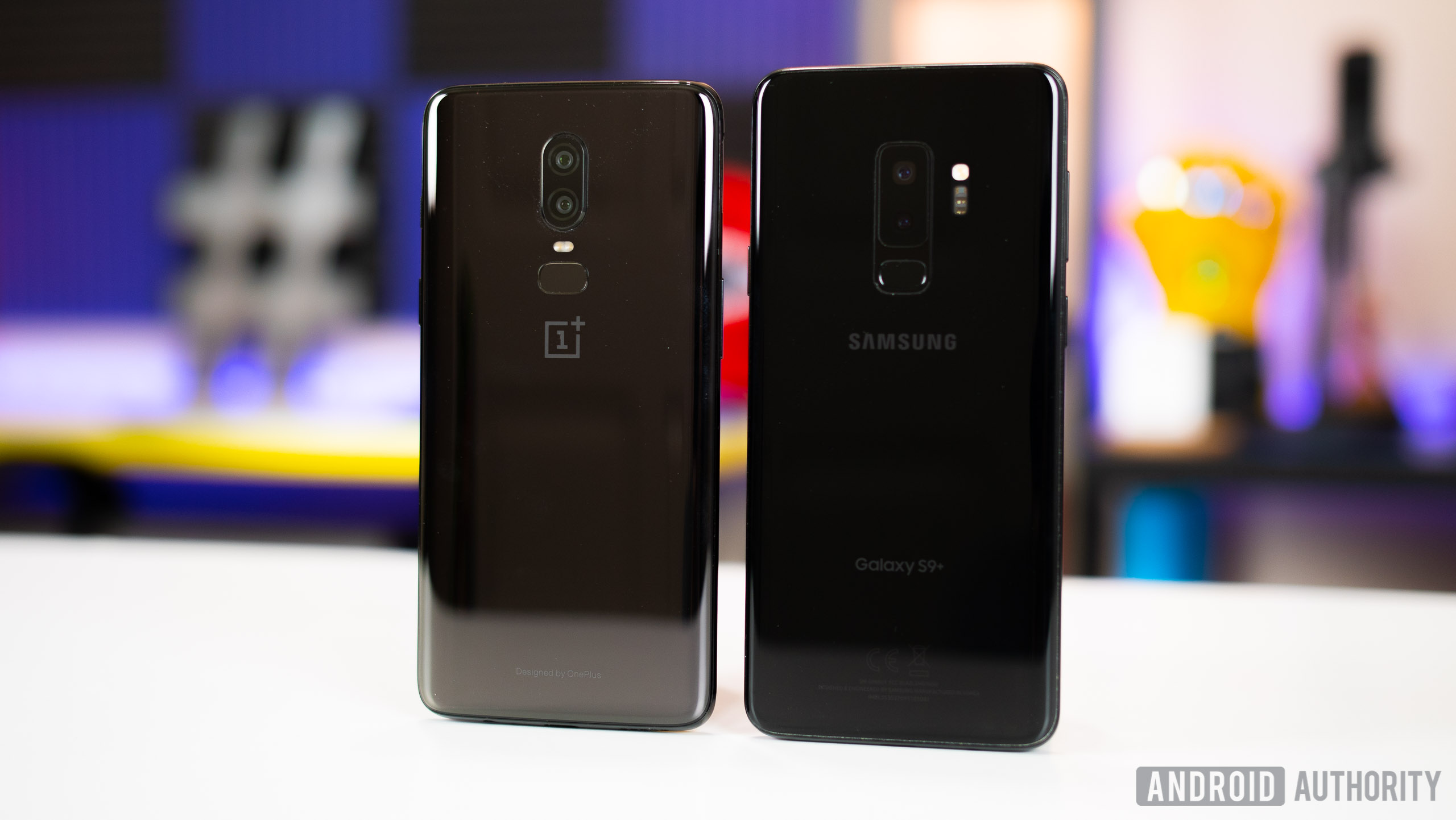 OnePlus 6 to the left, Galaxy S9 Plus to the right