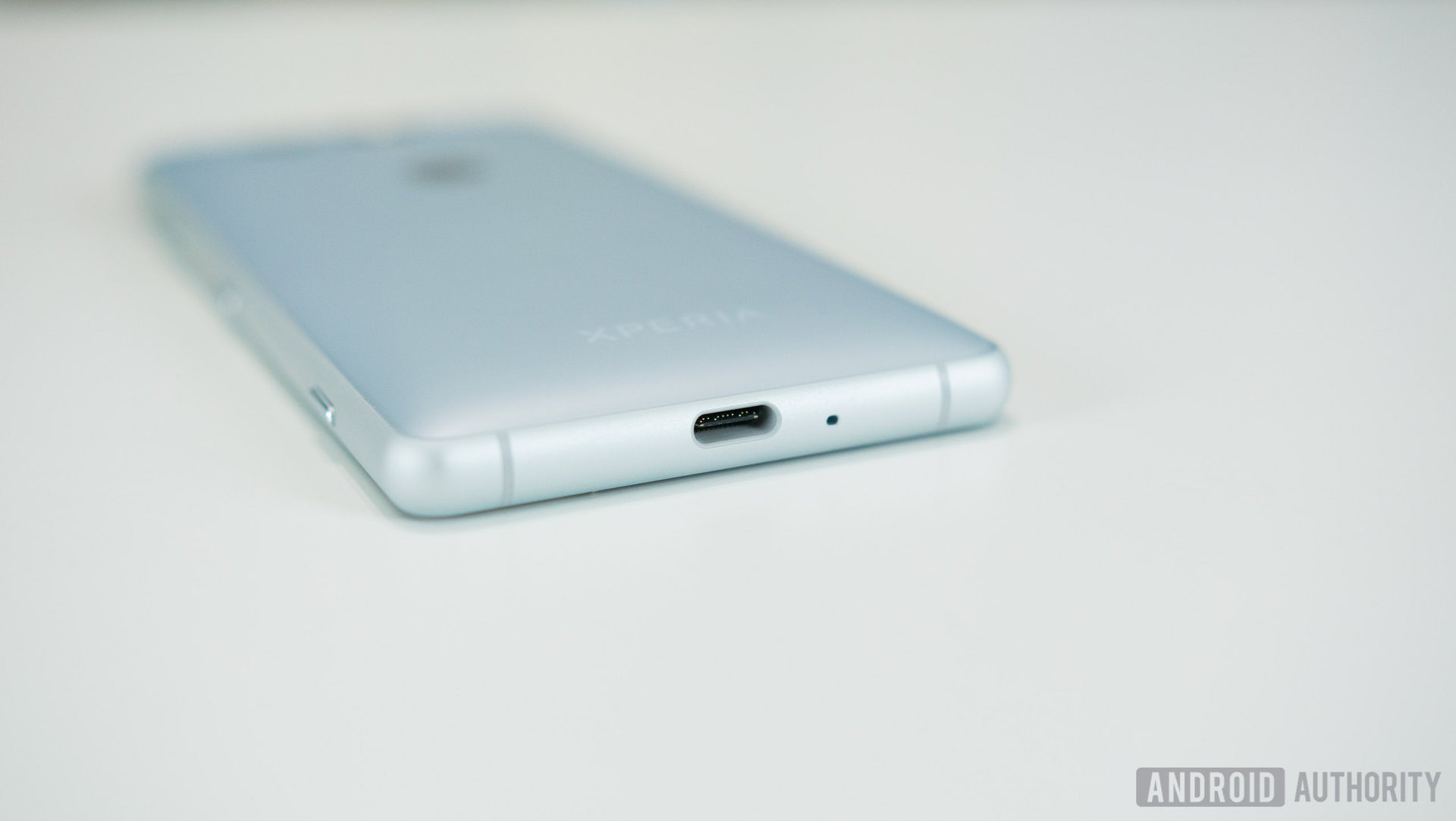 Sony Xperia XZ2 Compact USB Type-C port