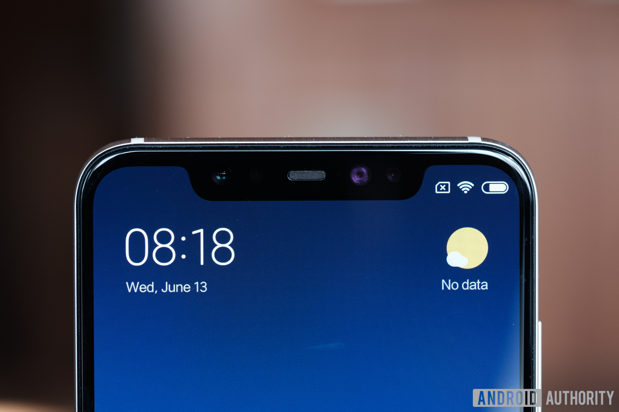 the xiaomi mi 8 comes with a notch similar to the iphone x