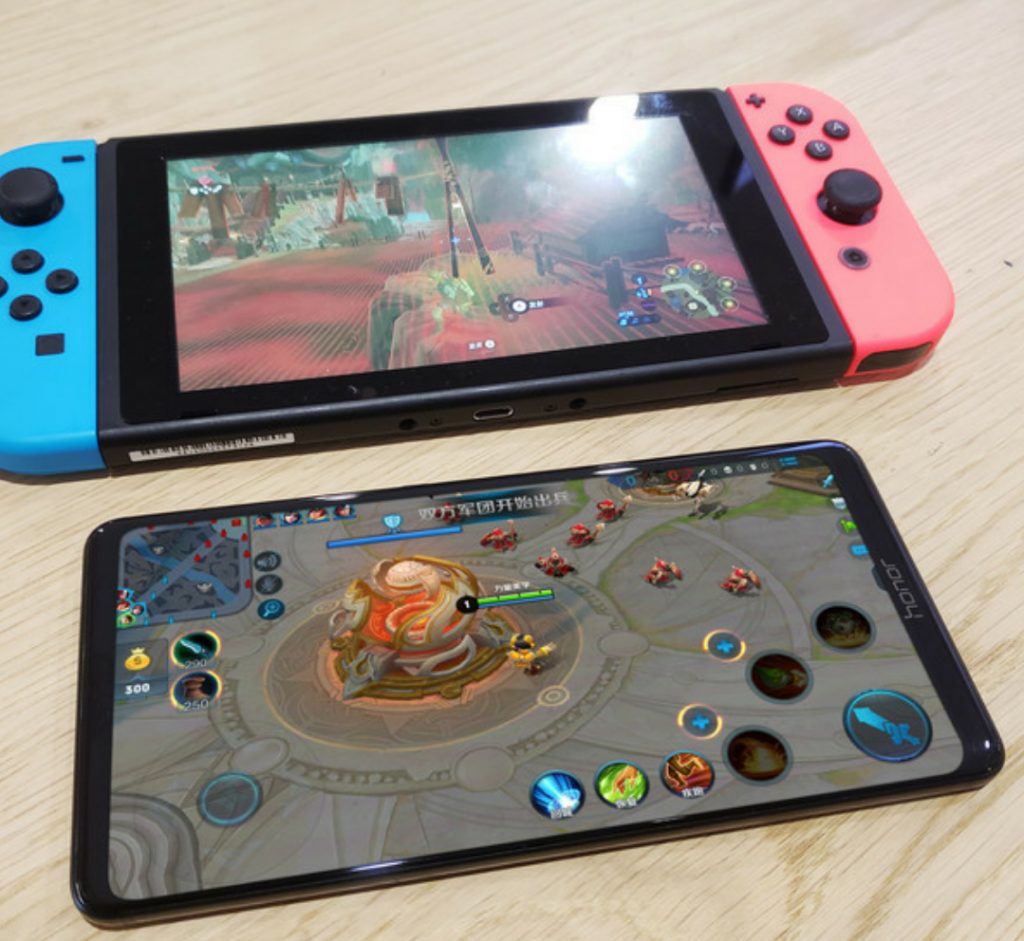 Honor Note 10 leak image next to Nintendo Switch