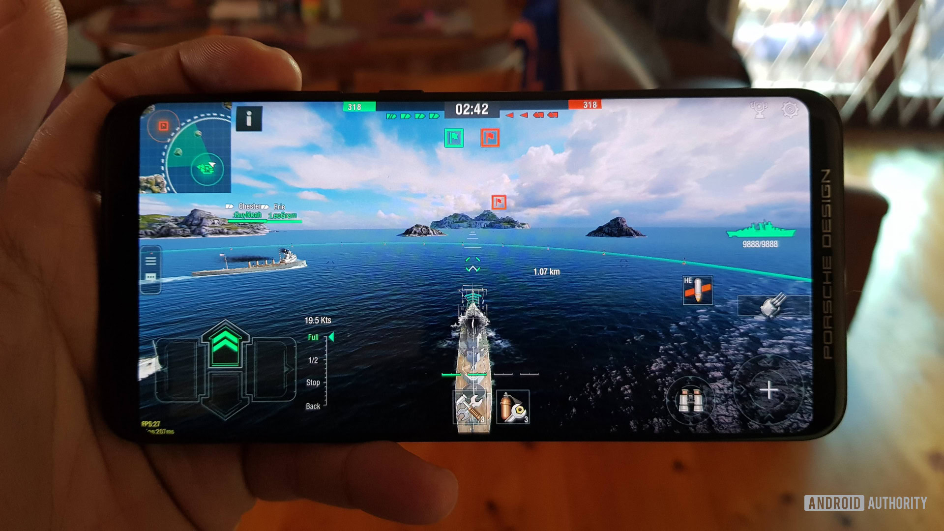 Porsche Design HUAWEI Mate RS playing World of Warships Blitz