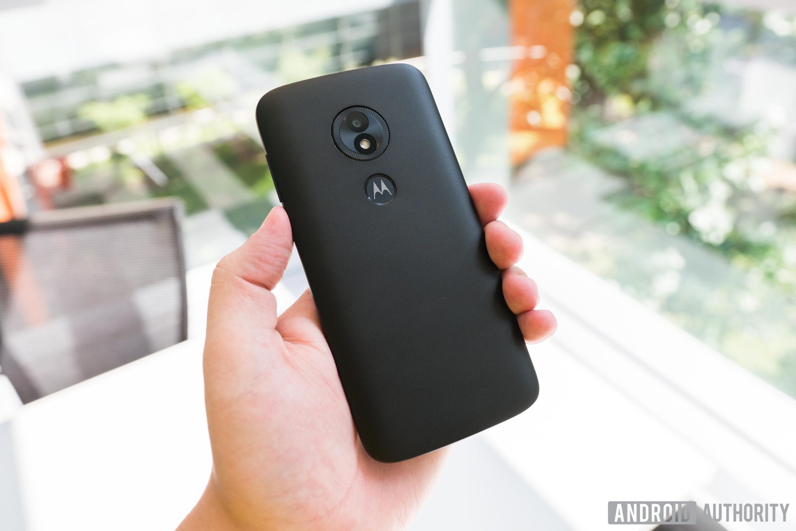 Motorola Moto E5 Play Rear Cover Design, Moto E5 Play review