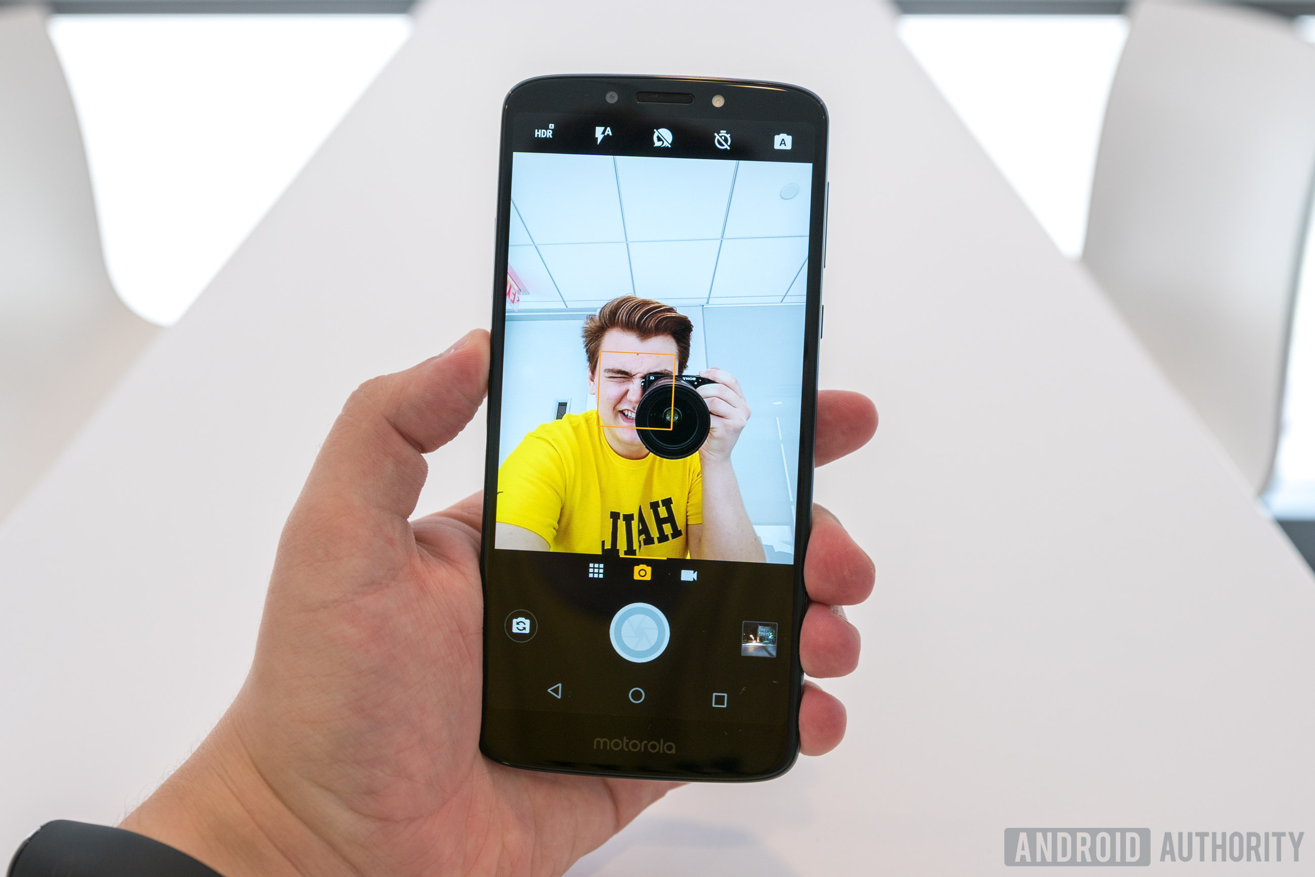 Motorola Moto E5 Plus Front-facing Camera with Flash Demo, Moto E5 Plus review