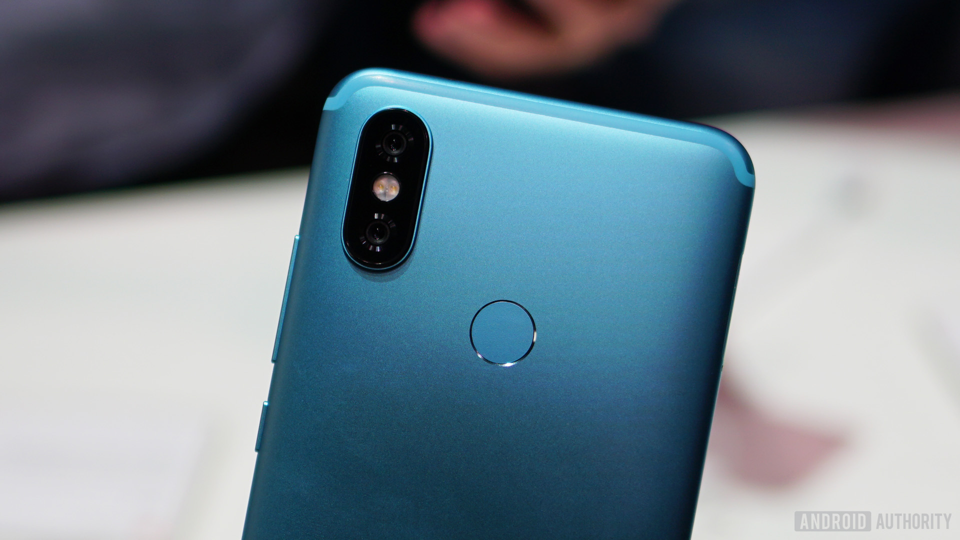 Xiaomi Mi A2 blue camera fingerprint sensor