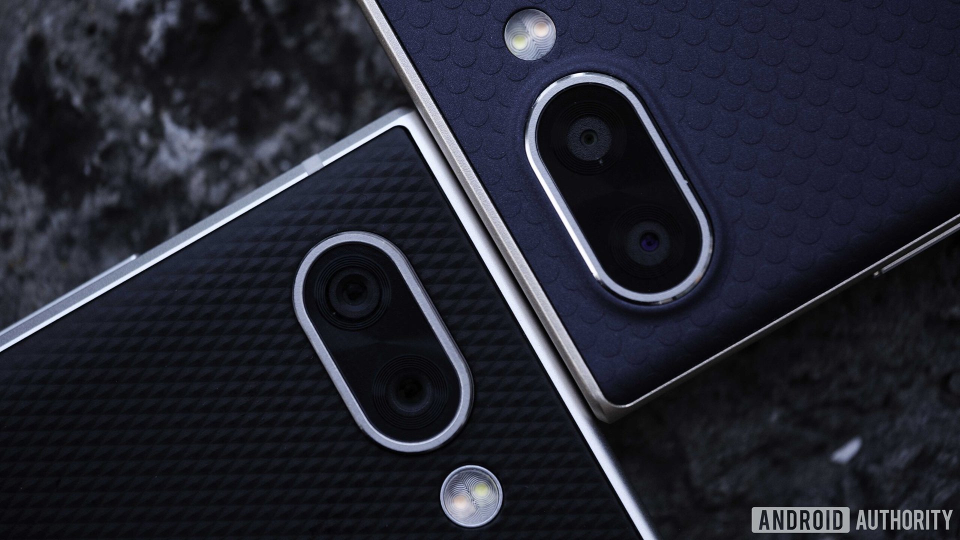 Blackberry Key2 LE rear cameras and flash super up-close