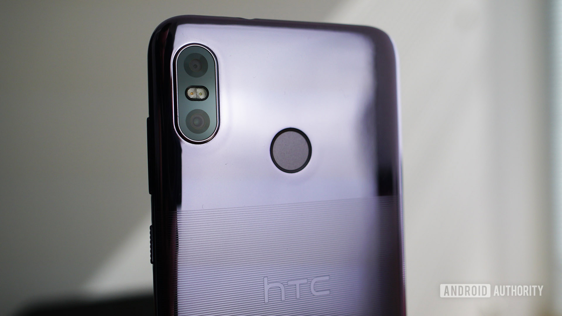 HTC U12 Life camera closeup