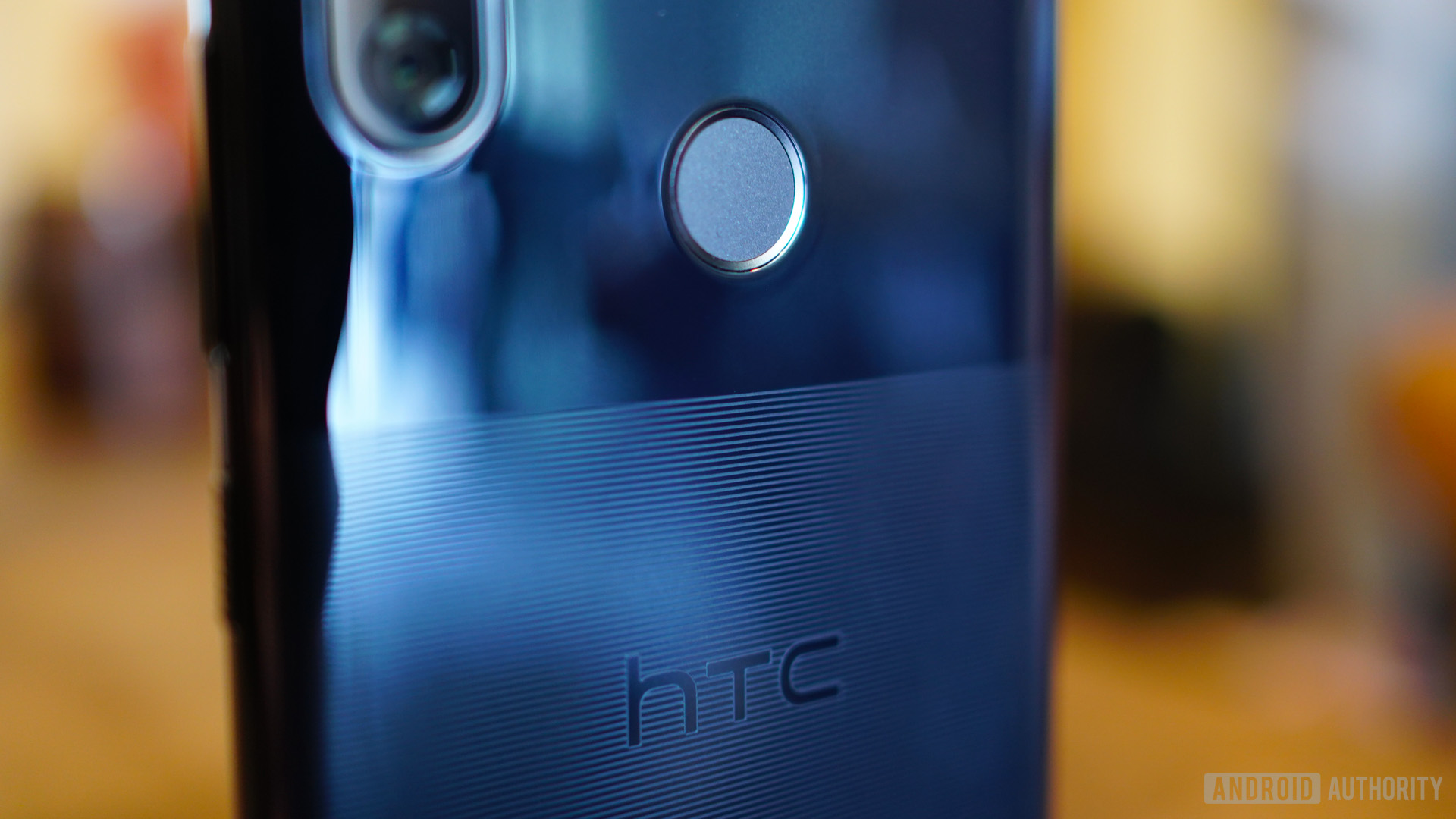 HTC U12 Life etched acrylic design logo and fingerprint scanner