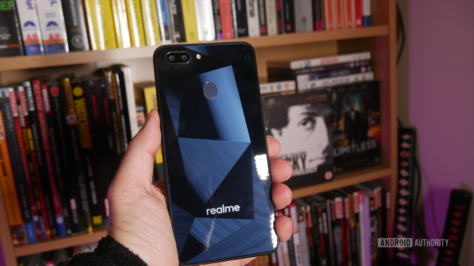 A look at the back of the realme 2.