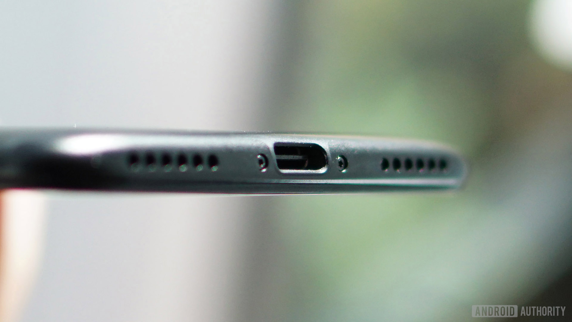 Xiaomi Mi A2 USB Type-C port