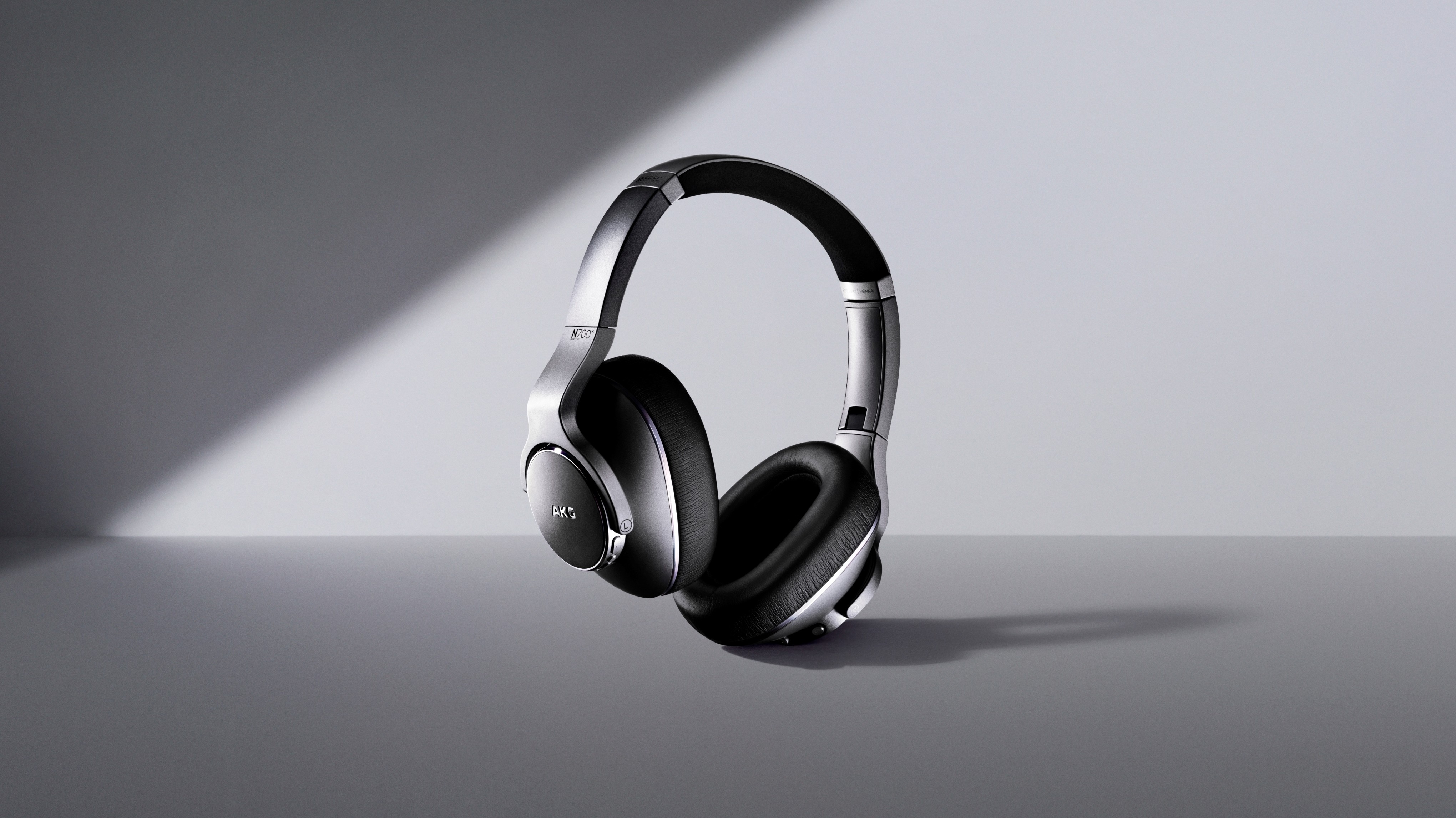 Samsung product image of the AKG N700NC over-ear.