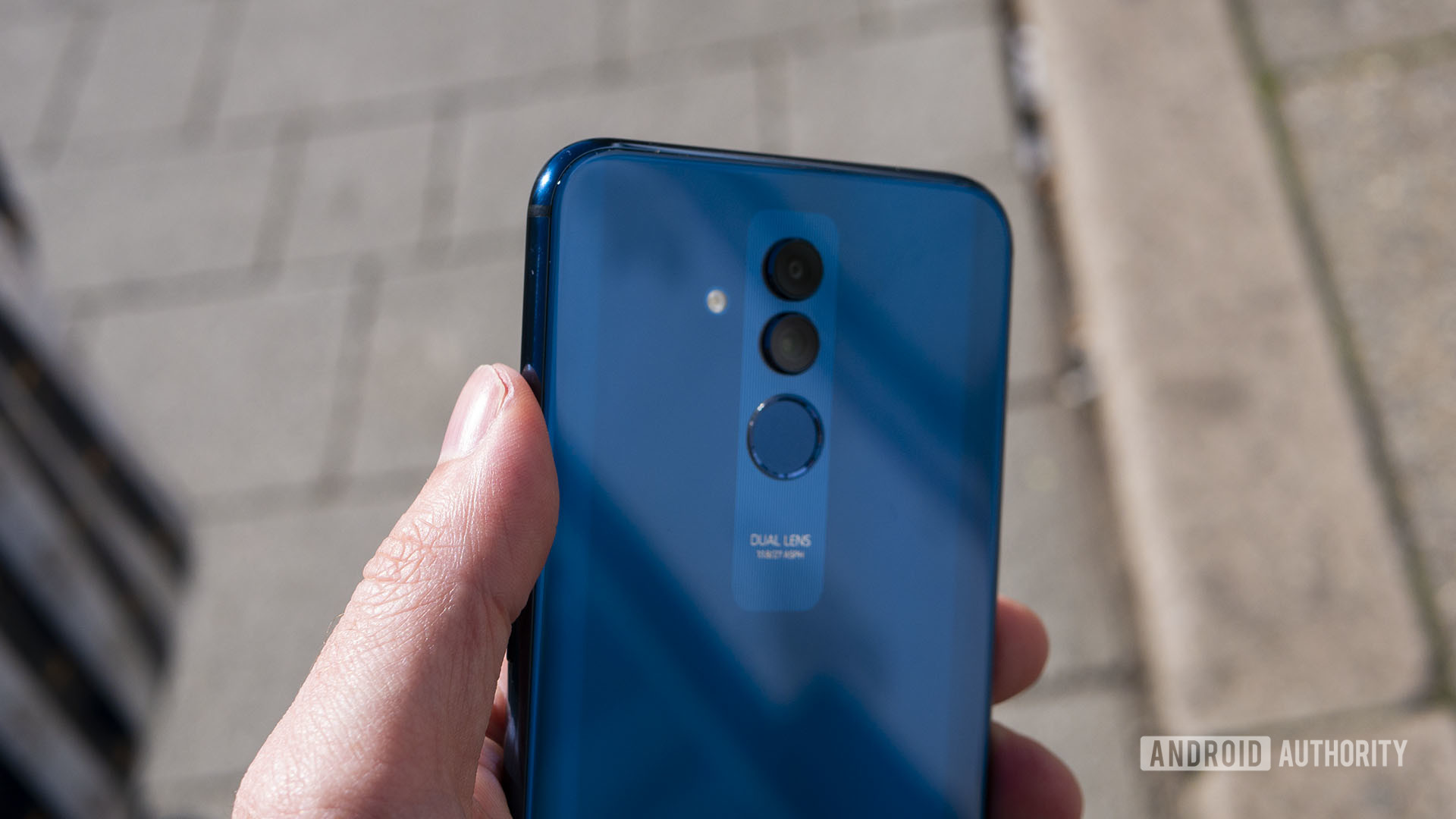 Christ grass Brighten Huawei Mate 20 Lite review: Not so smart - Android Authority