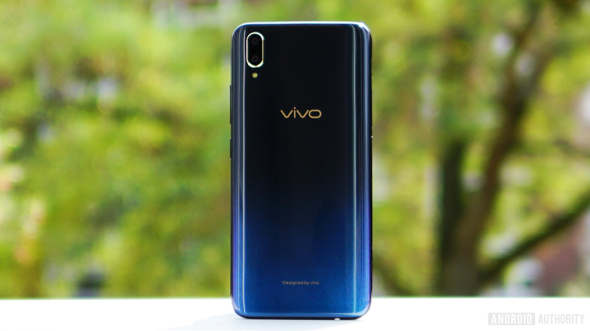 vivo V11 review - gradient back