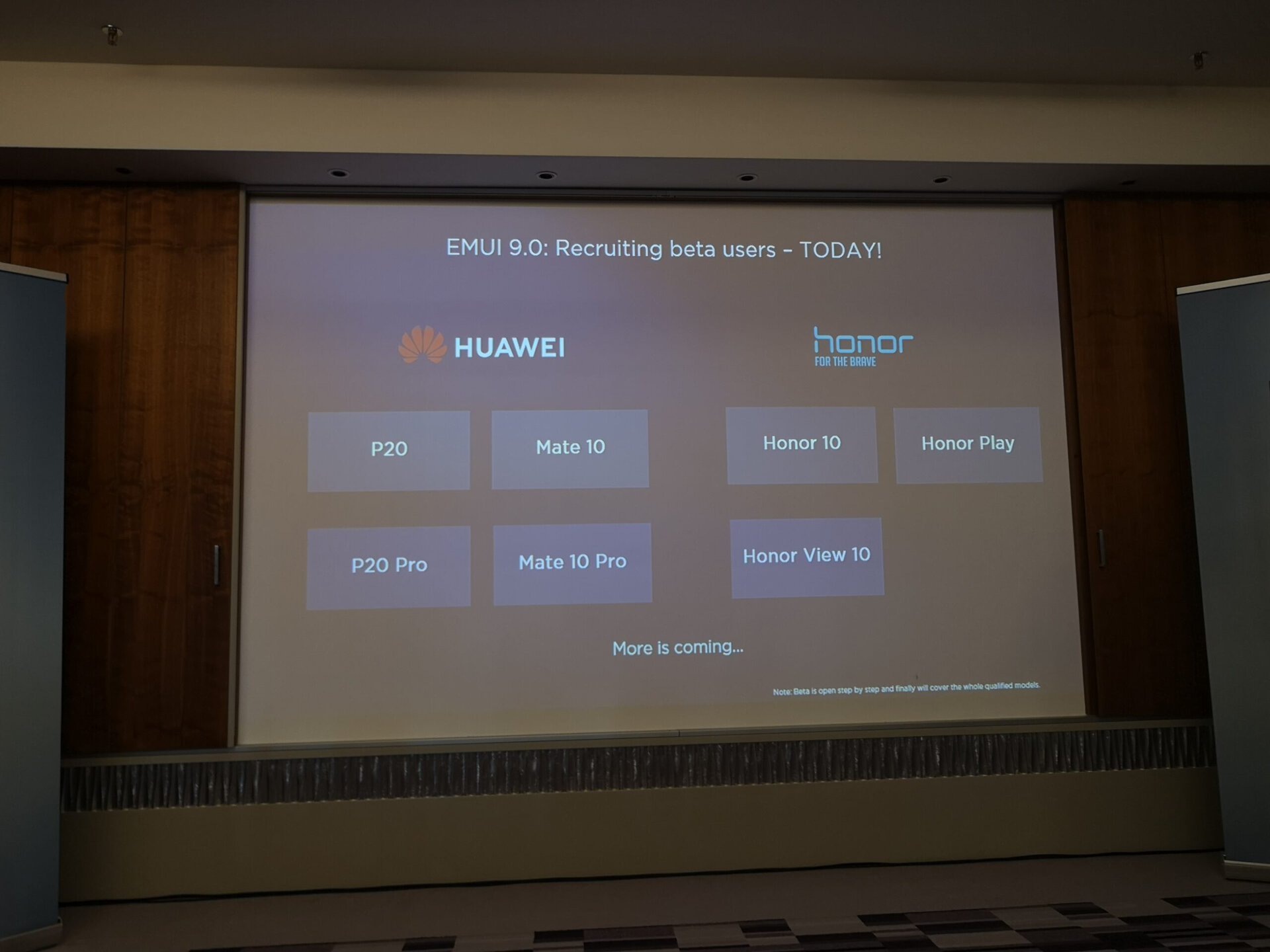 HUAWEI devices to receive EMUI 9 from a presentation slide. 