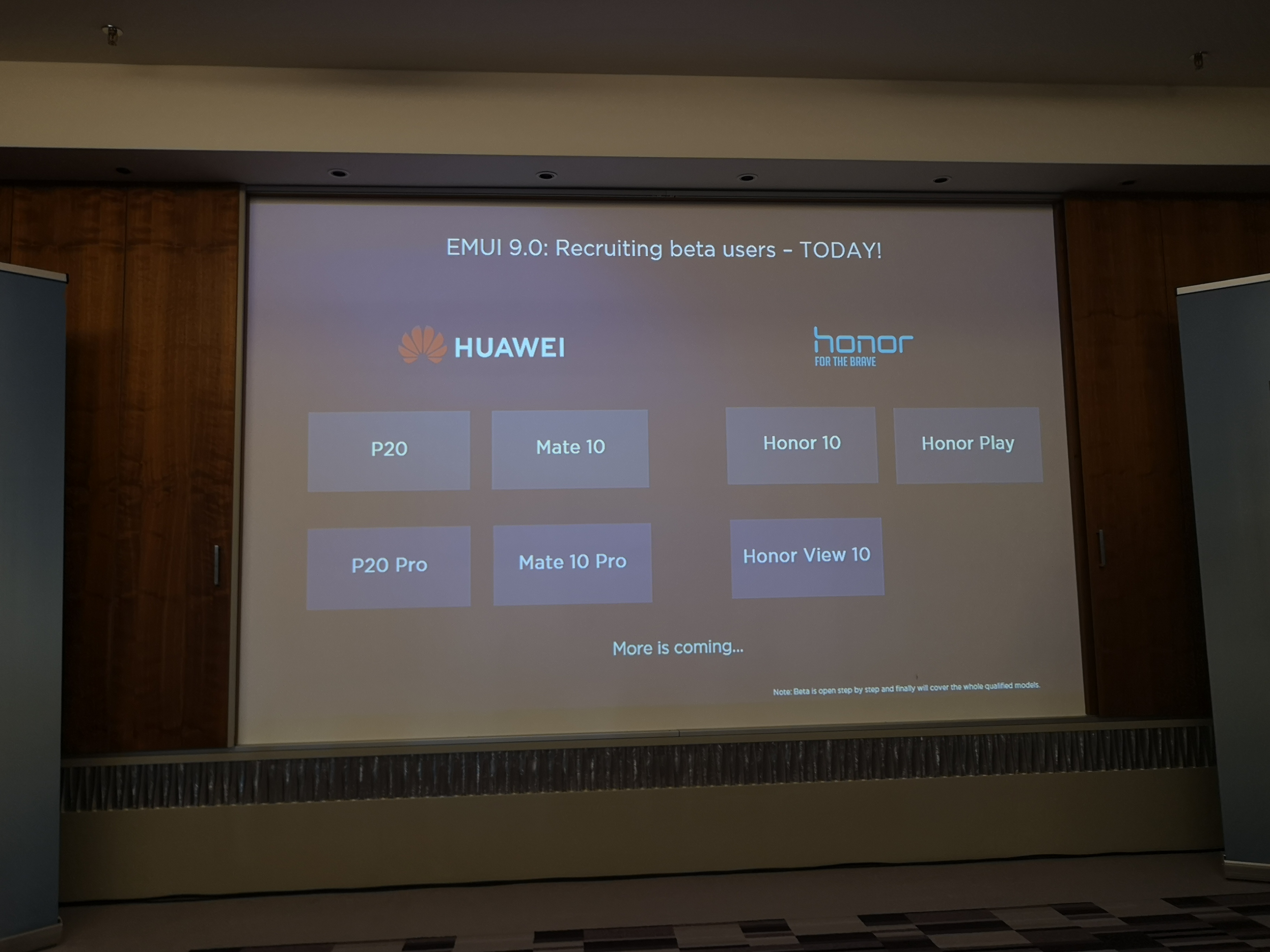 Huawei devices to receive EMUI 9 from a presentation slide. 