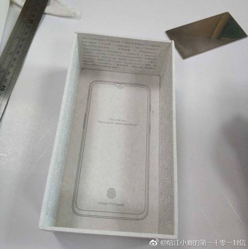 A photo showing a lid, purportedly from OnePlus 6T packaging.