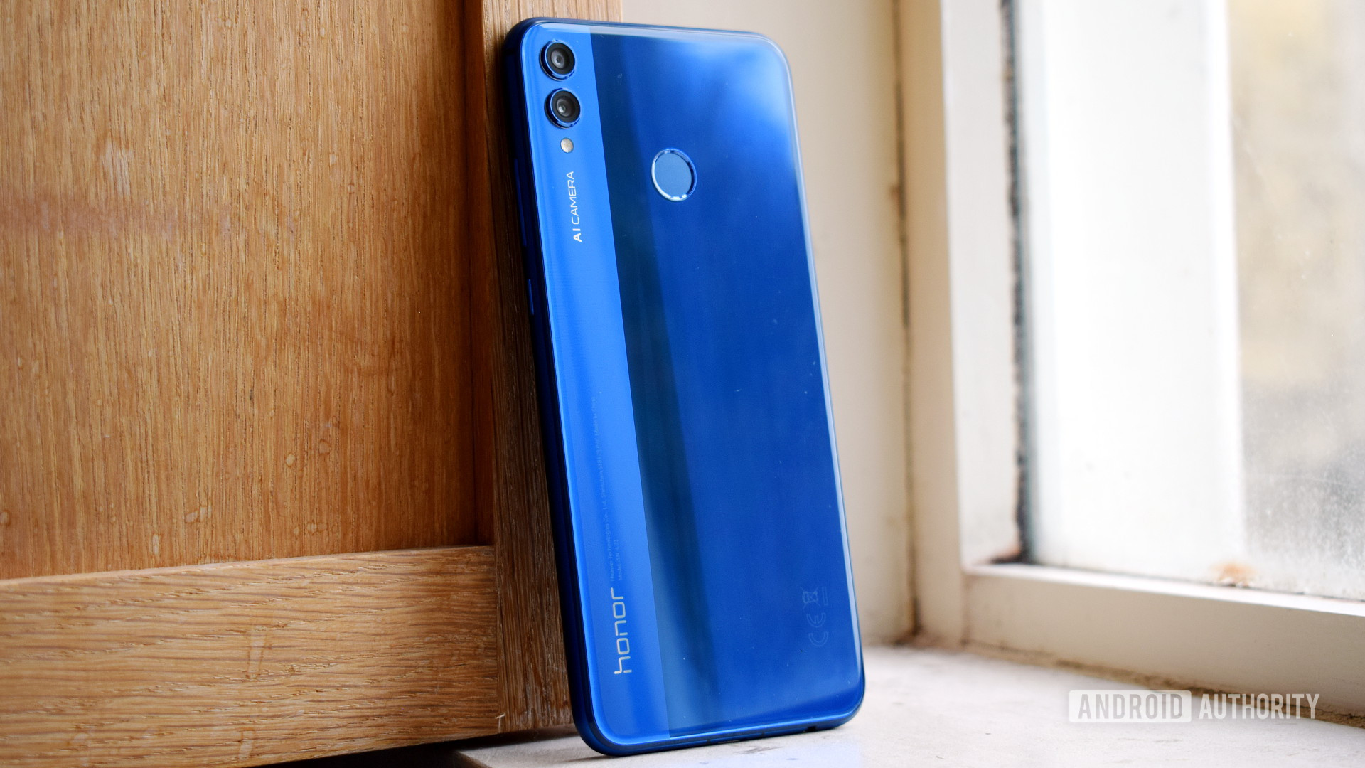 The back of the HONOR 8X.