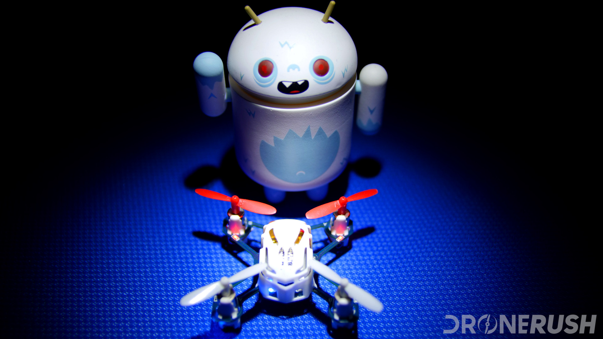 Nano drone Hubsan H111 avec figurine Android