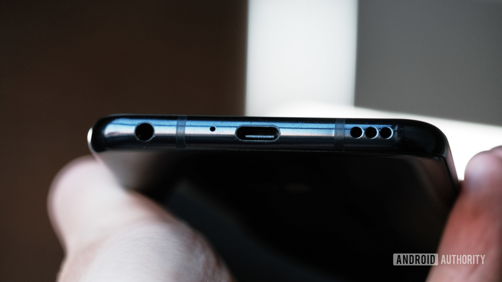 LG V40 ThinQ ports in hand