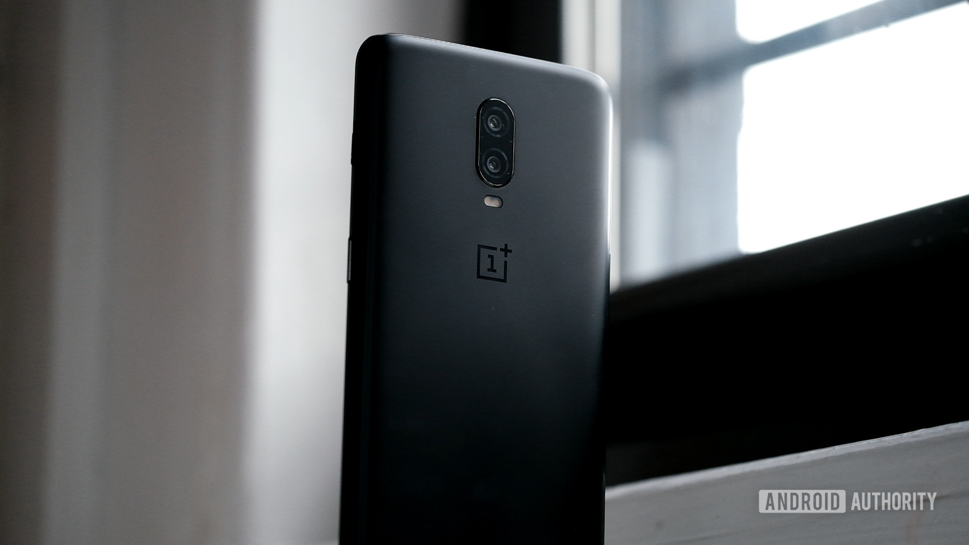 OnePlus 6T cameras and back