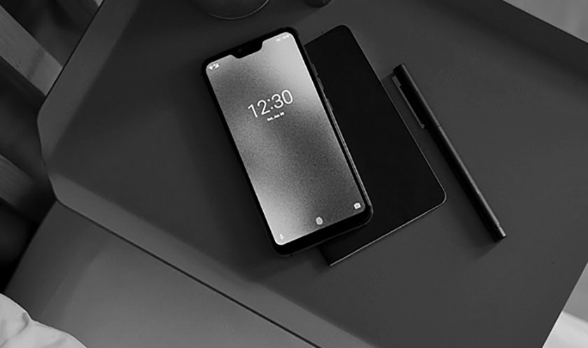 A promotional photo of the Blloc Zero 18 smartphone.