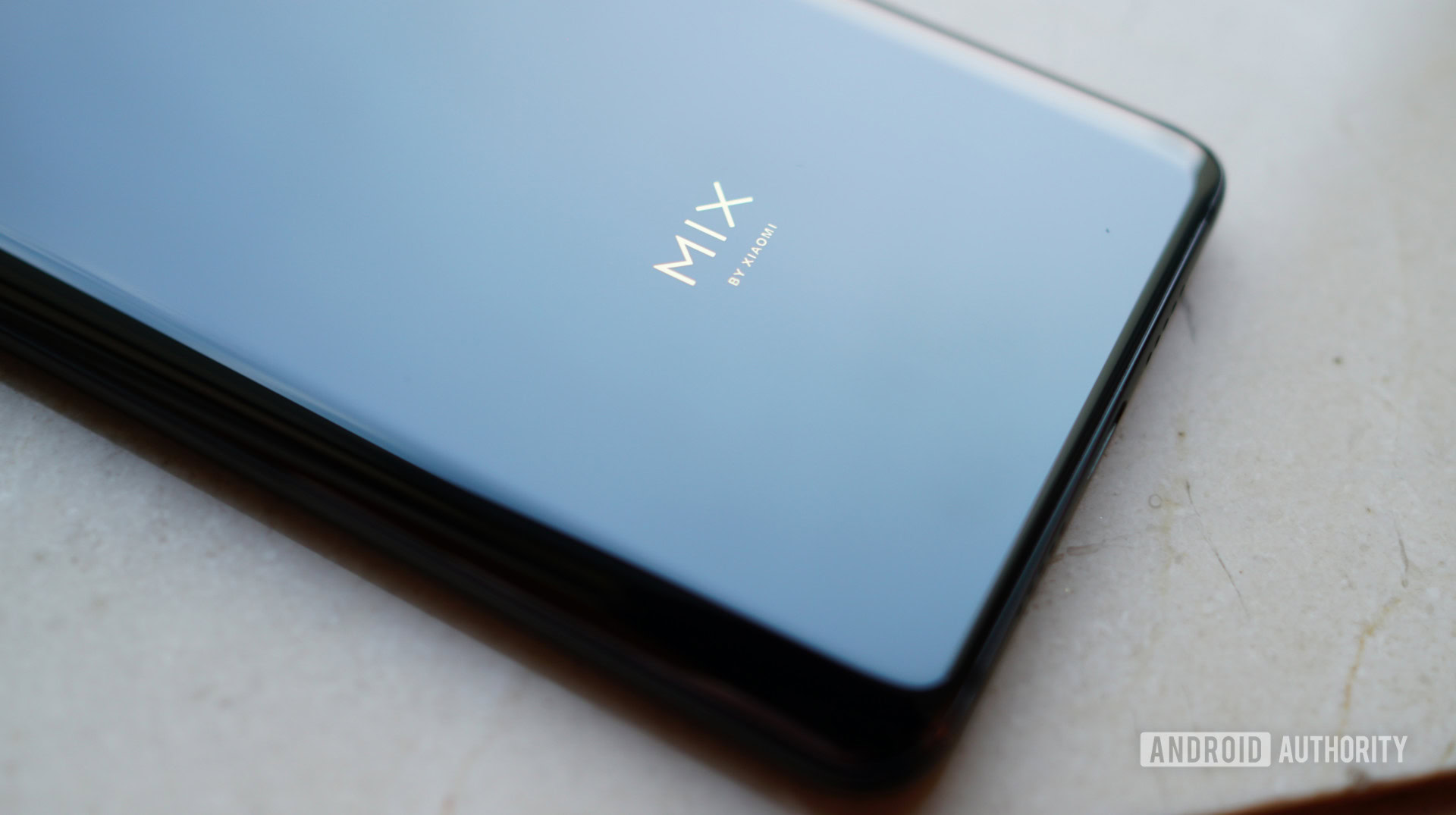 Xiaomi Mi Mix 3 - ceramic back logo