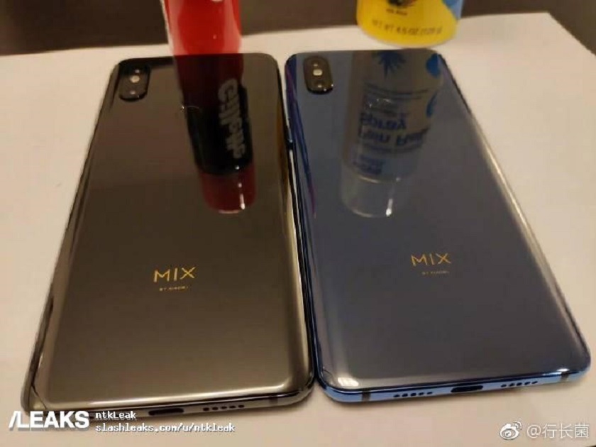 The alleged Xiaomi Mi Mix 3 from behind on a table. 