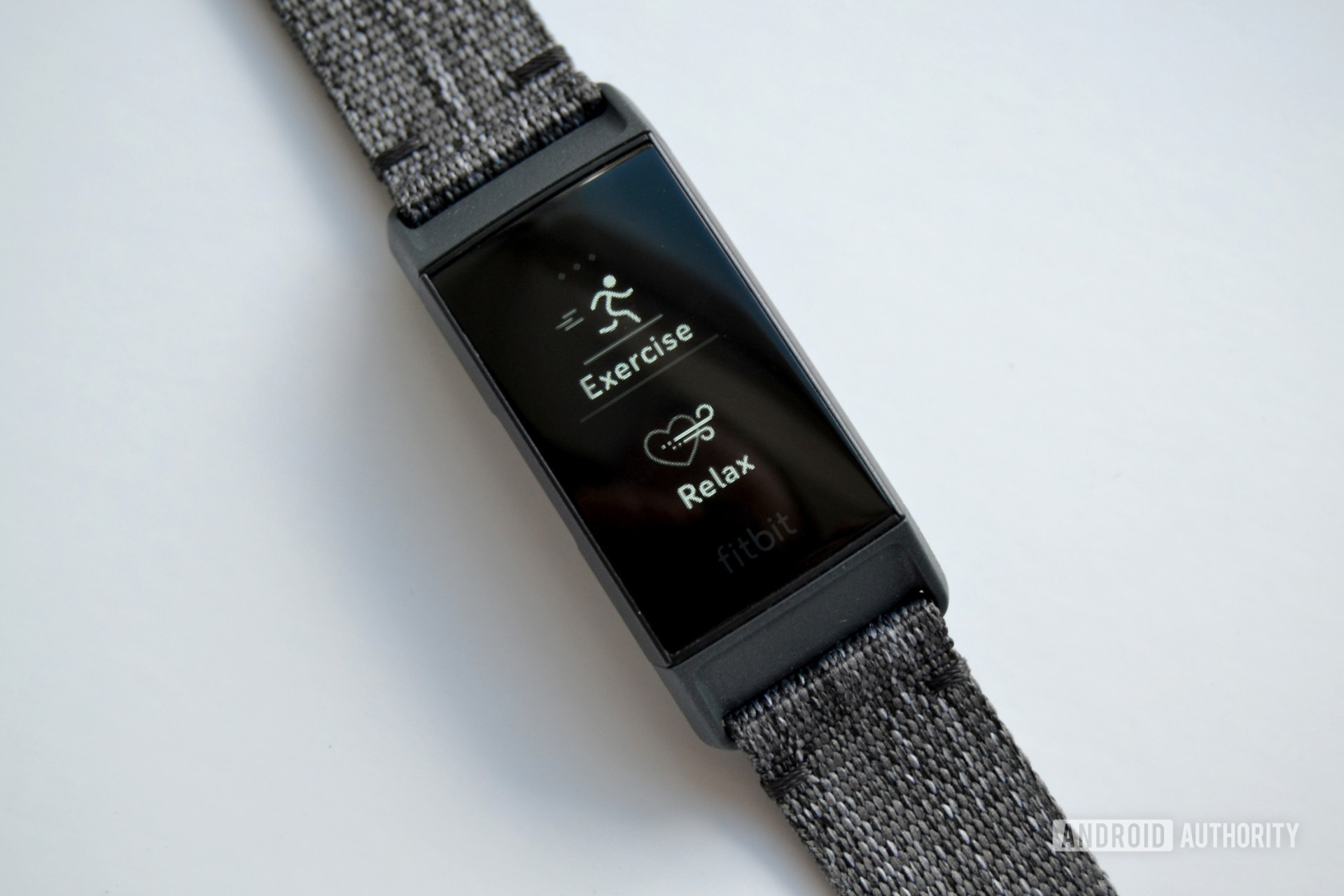 fitbit charge 3 review exercise relax apps oled display