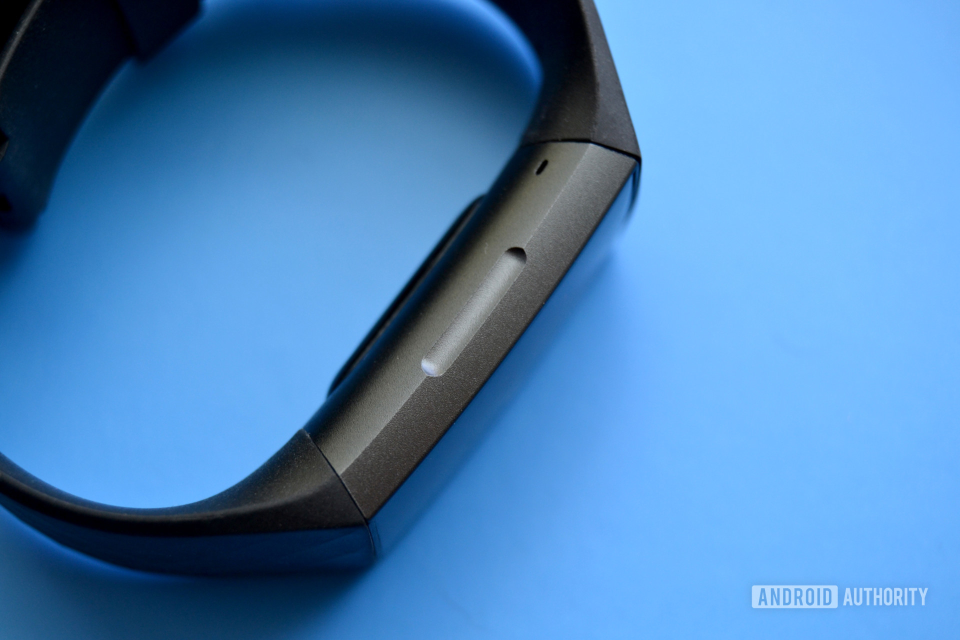fitbit charge 3 review button