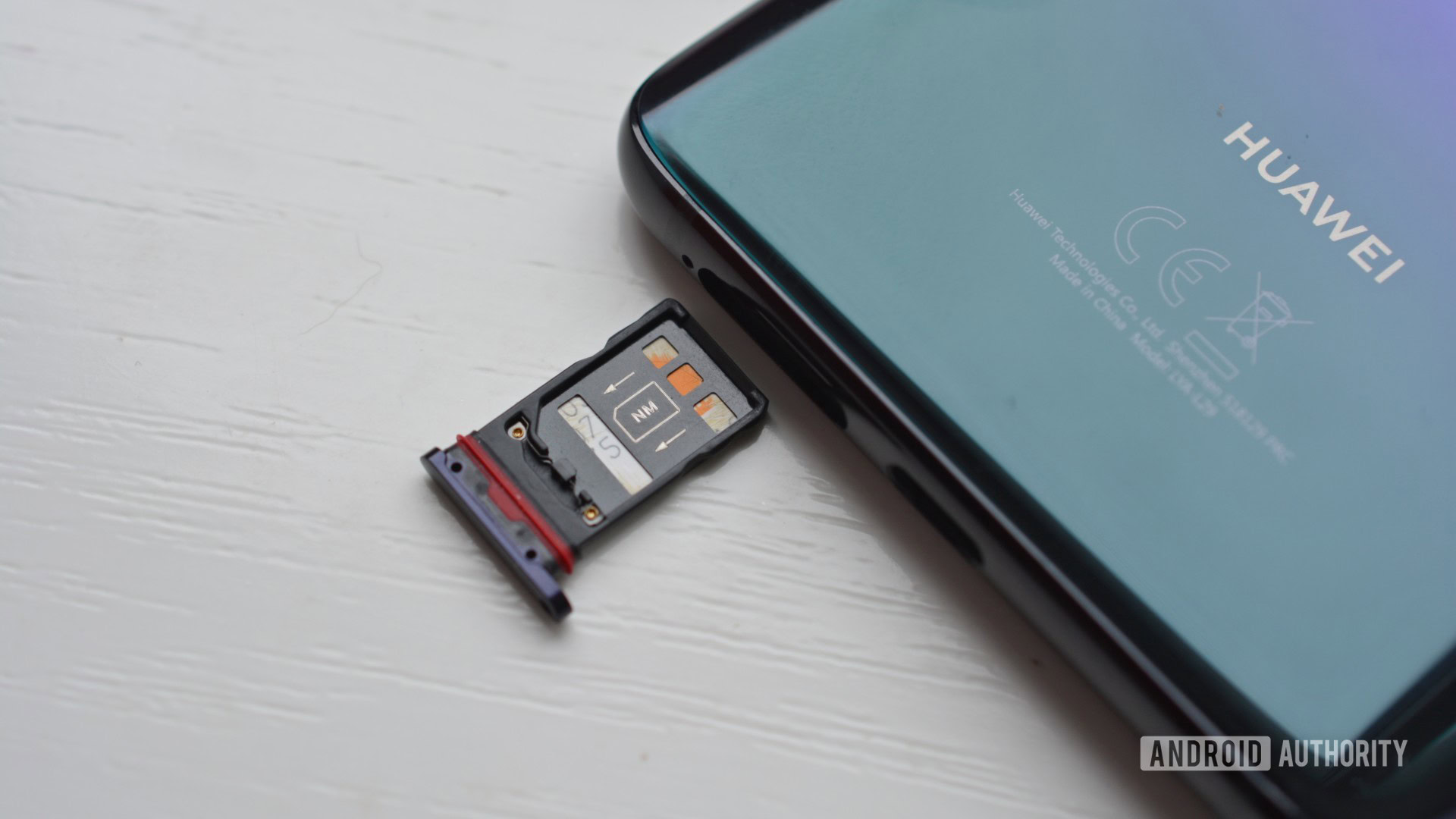 HUAWEI mate 20 Pro - Nano Memory card in the SIM tray slot.