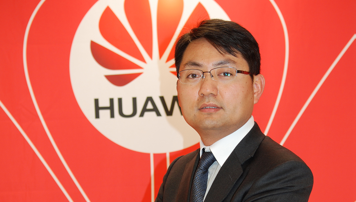 An image of Walter Ji standing in front of the HUAWEI logo.