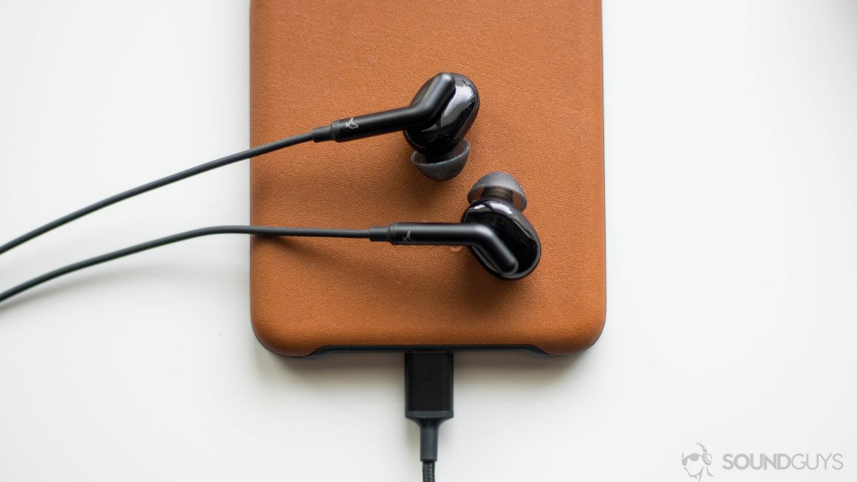 Libratone Q Adapt USB-C headphones connected to a Google Pixel.